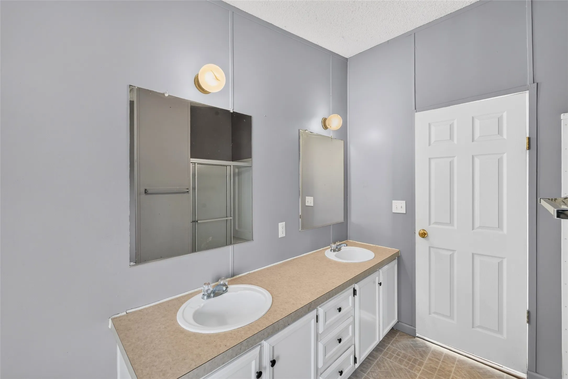 Mobile Home For Rent in Johnson County , 1341 Flying L Lane 11, Mansfield, Texas 76063, 3 Bedroom, 2 Bathroom, Garage spaces, 1,484 Sqft, built in 2004, mls#21373932, Real Estate Agent in Mansfield, Homes For Rent in Johnson county, Homes For Rent in Mansfield, Realtor in Mansfield Texas, Real Estate Brokerage Independent Realty Texas, Luminita Cordes Realtor