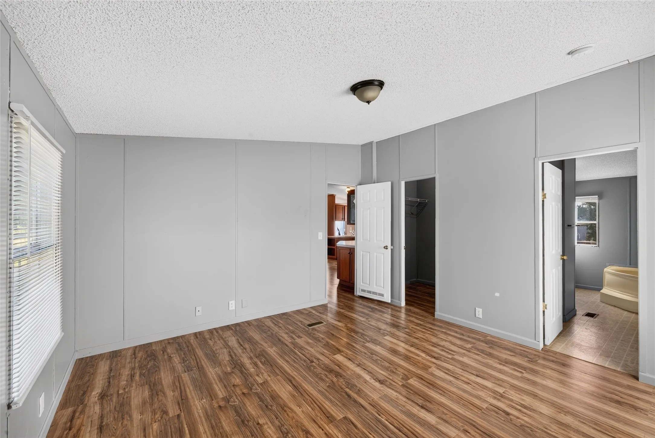 Mobile Home For Rent in Johnson County , 1341 Flying L Lane 11, Mansfield, Texas 76063, 3 Bedroom, 2 Bathroom, Garage spaces, 1,484 Sqft, built in 2004, mls#21373932, Real Estate Agent in Mansfield, Homes For Rent in Johnson county, Homes For Rent in Mansfield, Realtor in Mansfield Texas, Real Estate Brokerage Independent Realty Texas, Luminita Cordes Realtor