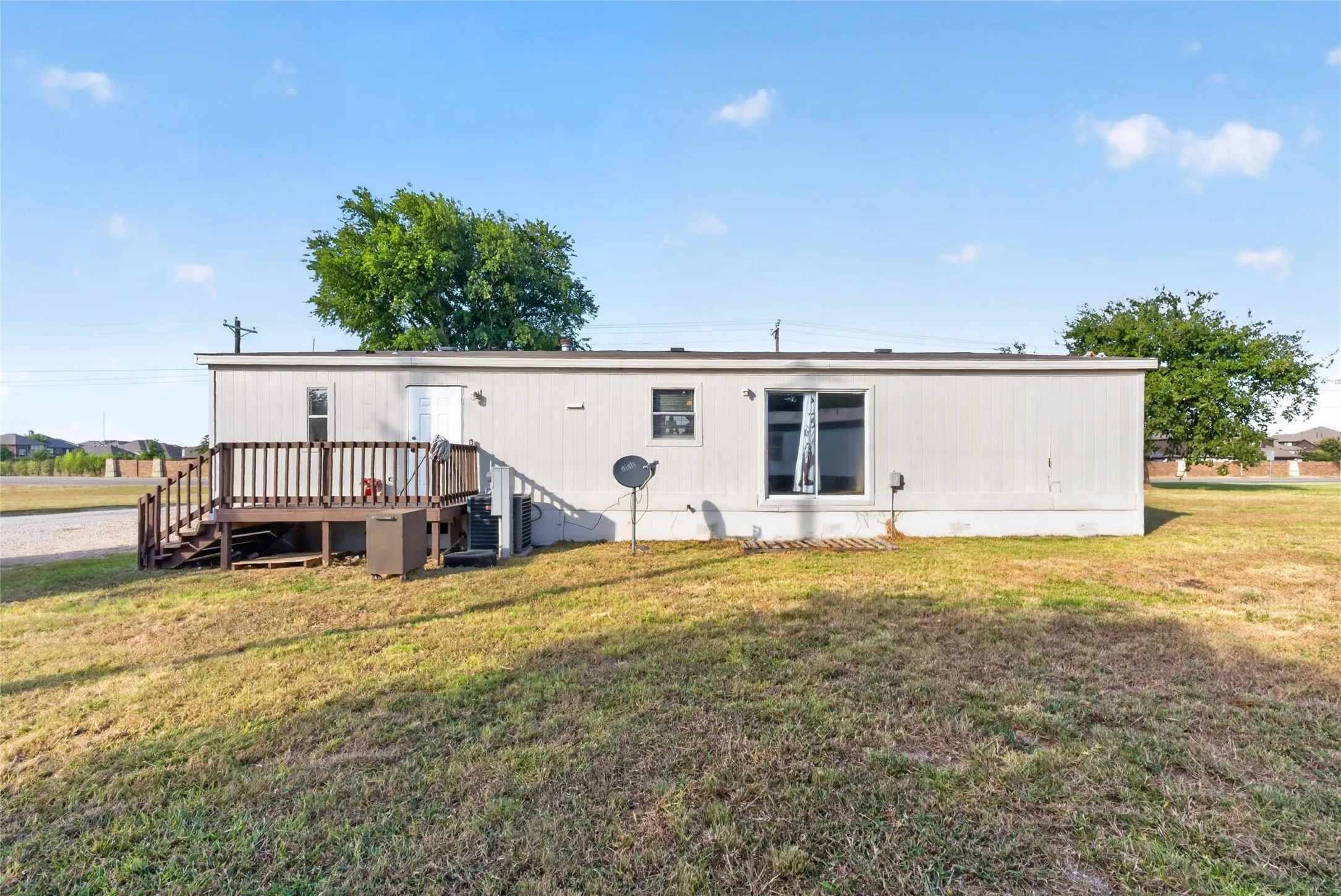 Mobile Home For Rent in Johnson County , 1341 Flying L Lane 11, Mansfield, Texas 76063, 3 Bedroom, 2 Bathroom, Garage spaces, 1,484 Sqft, built in 2004, mls#21373932, Real Estate Agent in Mansfield, Homes For Rent in Johnson county, Homes For Rent in Mansfield, Realtor in Mansfield Texas, Real Estate Brokerage Independent Realty Texas, Luminita Cordes Realtor