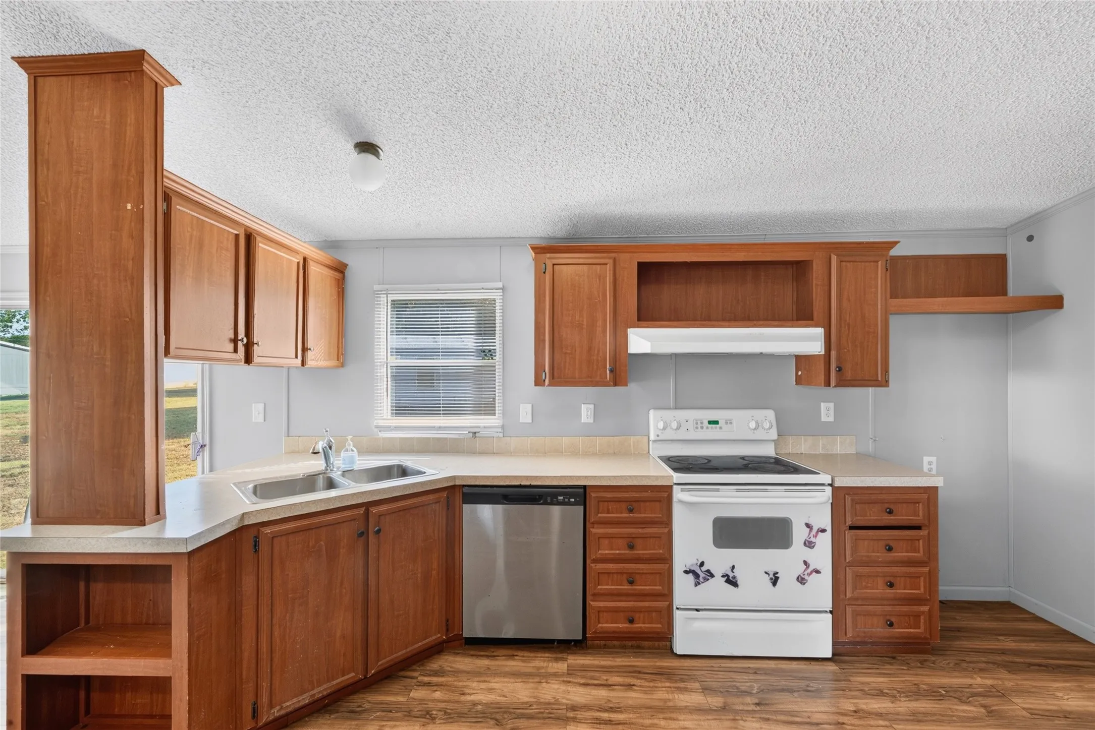 Mobile Home For Rent in Johnson County , 1341 Flying L Lane 11, Mansfield, Texas 76063, 3 Bedroom, 2 Bathroom, Garage spaces, 1,484 Sqft, built in 2004, mls#21373932, Real Estate Agent in Mansfield, Homes For Rent in Johnson county, Homes For Rent in Mansfield, Realtor in Mansfield Texas, Real Estate Brokerage Independent Realty Texas, Luminita Cordes Realtor