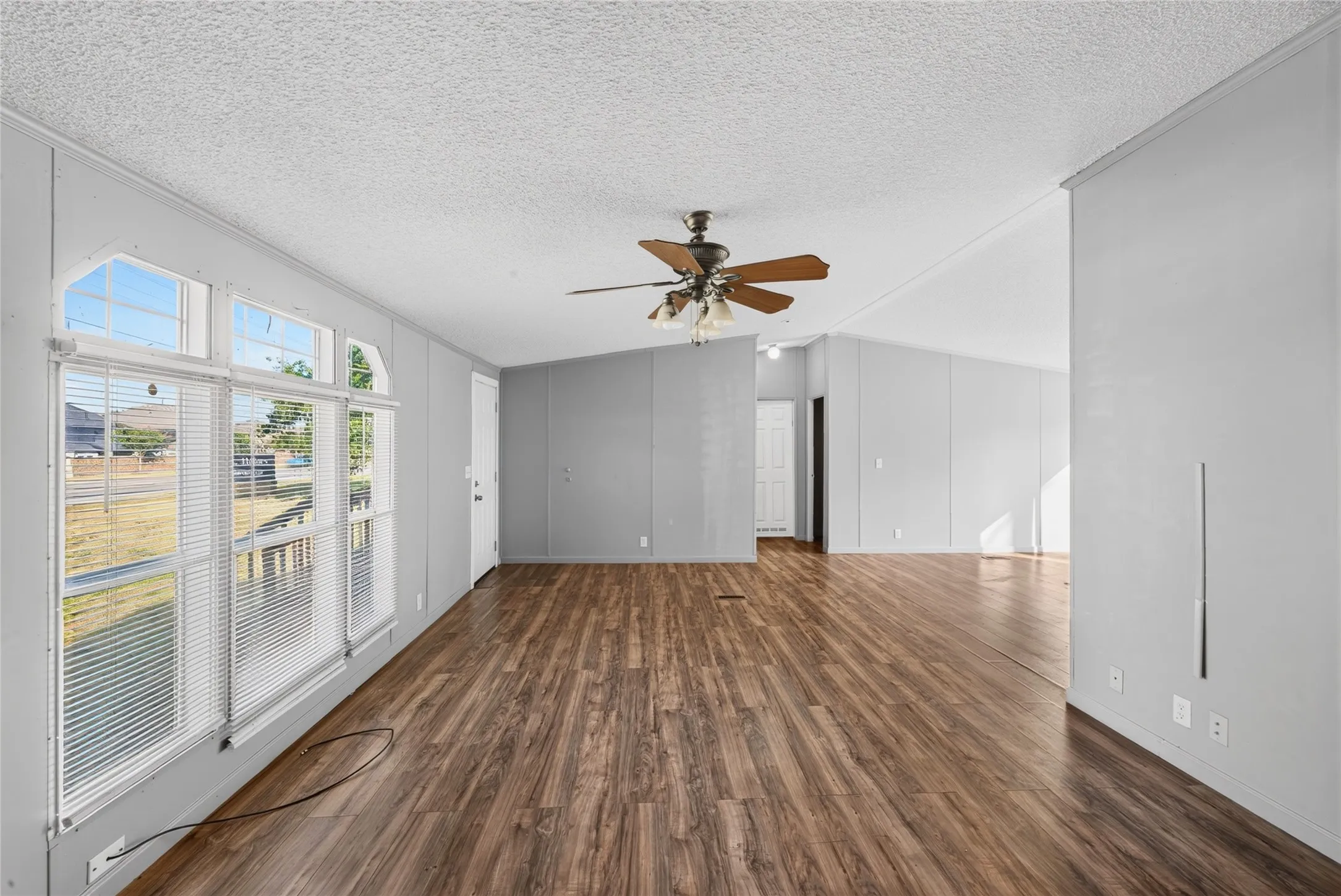 Mobile Home For Rent in Johnson County , 1341 Flying L Lane 11, Mansfield, Texas 76063, 3 Bedroom, 2 Bathroom, Garage spaces, 1,484 Sqft, built in 2004, mls#21373932, Real Estate Agent in Mansfield, Homes For Rent in Johnson county, Homes For Rent in Mansfield, Realtor in Mansfield Texas, Real Estate Brokerage Independent Realty Texas, Luminita Cordes Realtor