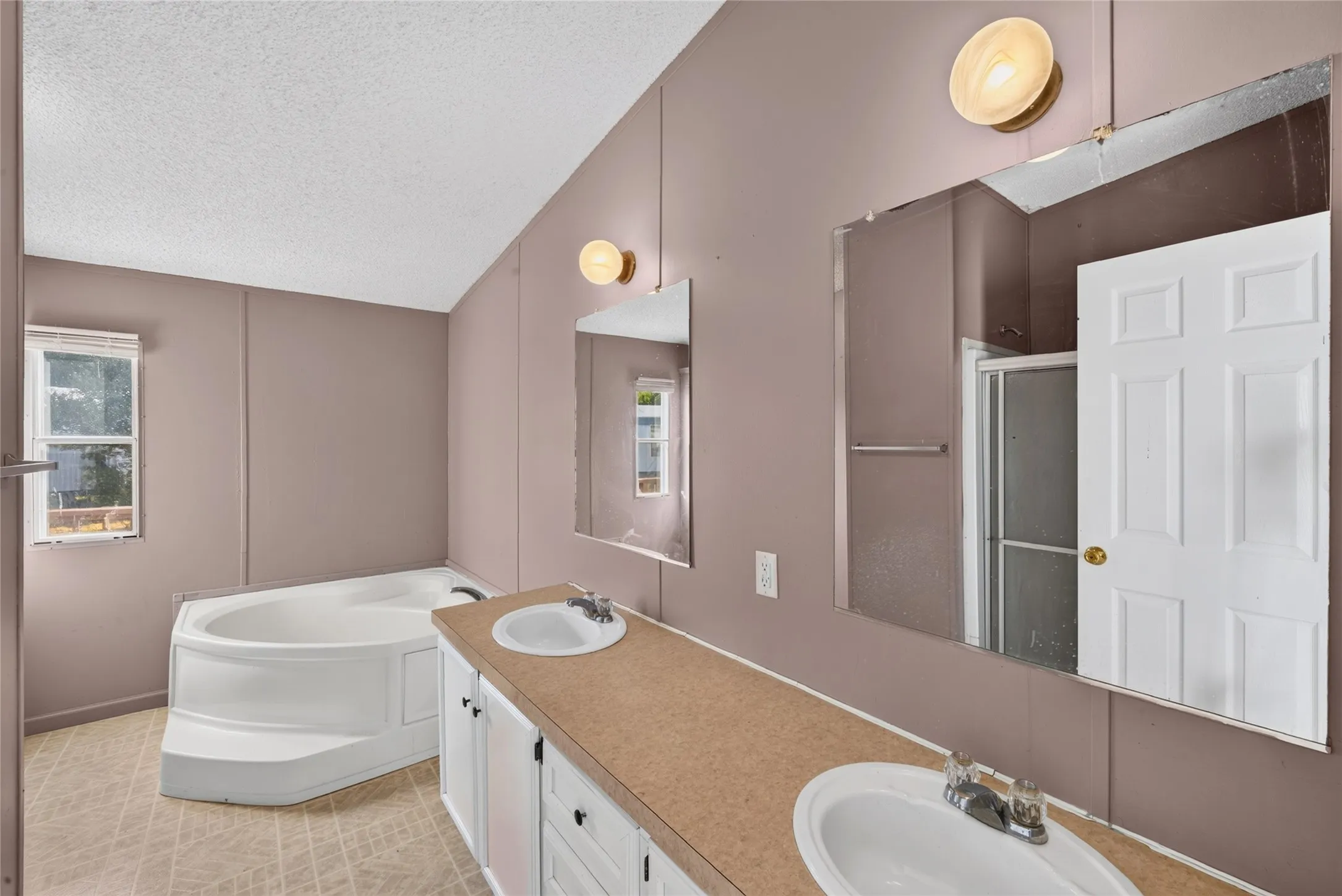 Mobile Home For Rent in Johnson County , 1341 Flying L Lane 11, Mansfield, Texas 76063, 3 Bedroom, 2 Bathroom, Garage spaces, 1,484 Sqft, built in 2004, mls#21373932, Real Estate Agent in Mansfield, Homes For Rent in Johnson county, Homes For Rent in Mansfield, Realtor in Mansfield Texas, Real Estate Brokerage Independent Realty Texas, Luminita Cordes Realtor