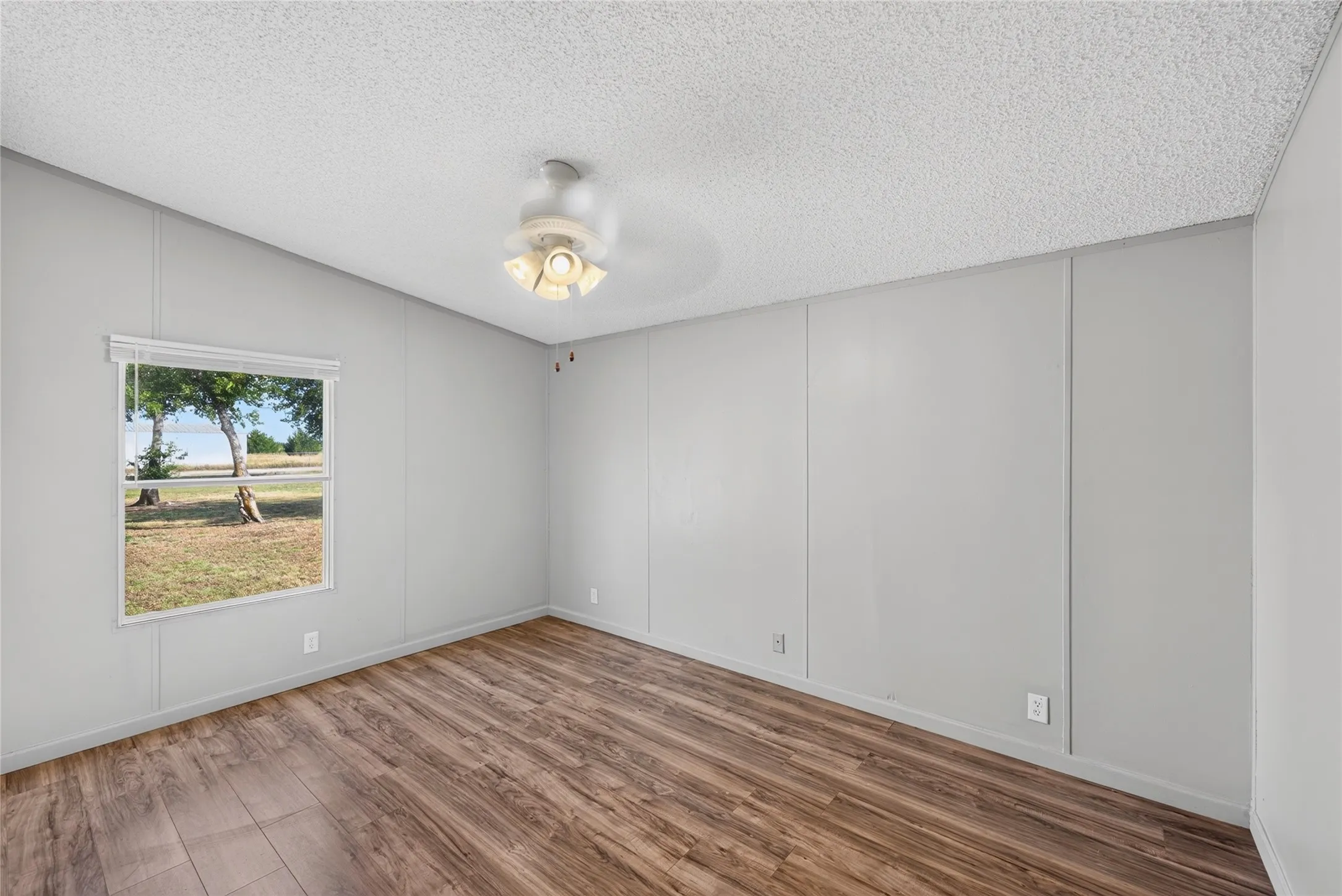 Mobile Home For Rent in Johnson County , 1341 Flying L Lane 11, Mansfield, Texas 76063, 3 Bedroom, 2 Bathroom, Garage spaces, 1,484 Sqft, built in 2004, mls#21373932, Real Estate Agent in Mansfield, Homes For Rent in Johnson county, Homes For Rent in Mansfield, Realtor in Mansfield Texas, Real Estate Brokerage Independent Realty Texas, Luminita Cordes Realtor