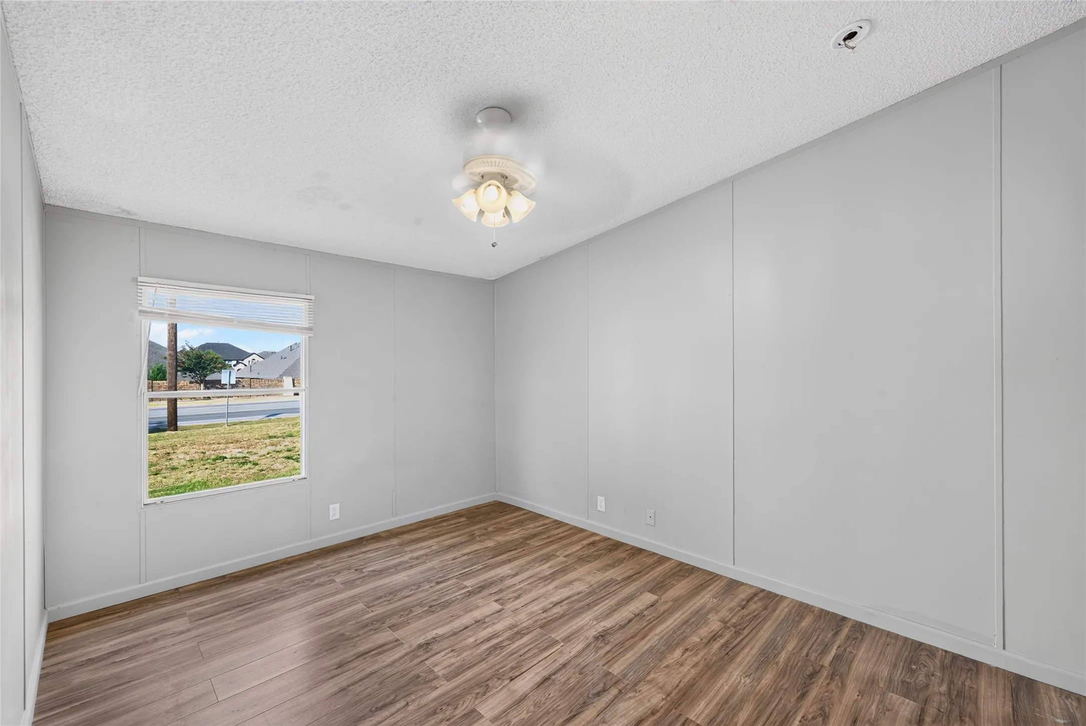 Mobile Home For Rent in Johnson County , 1341 Flying L Lane 11, Mansfield, Texas 76063, 3 Bedroom, 2 Bathroom, Garage spaces, 1,484 Sqft, built in 2004, mls#21373932, Real Estate Agent in Mansfield, Homes For Rent in Johnson county, Homes For Rent in Mansfield, Realtor in Mansfield Texas, Real Estate Brokerage Independent Realty Texas, Luminita Cordes Realtor