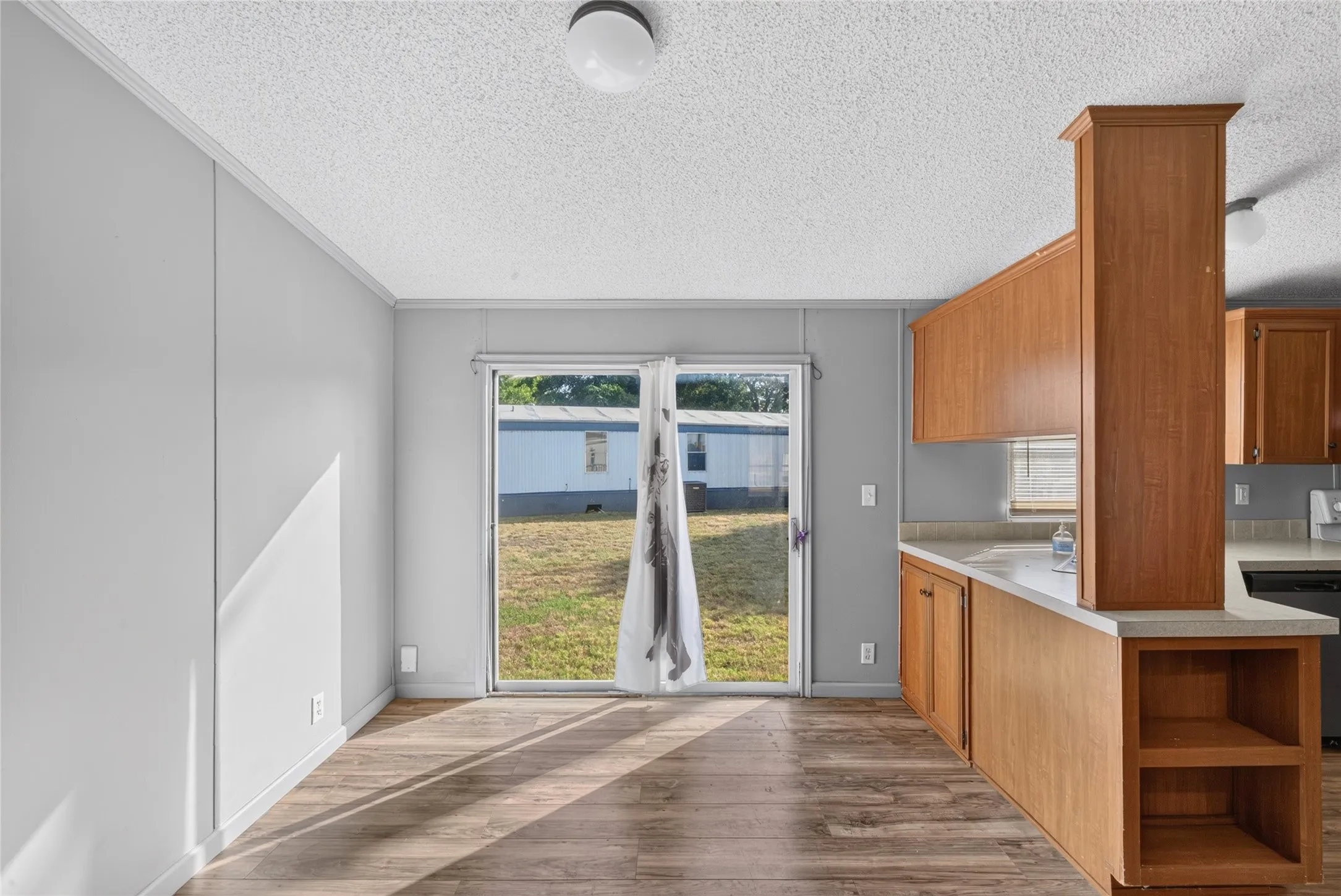 Mobile Home For Rent in Johnson County , 1341 Flying L Lane 11, Mansfield, Texas 76063, 3 Bedroom, 2 Bathroom, Garage spaces, 1,484 Sqft, built in 2004, mls#21373932, Real Estate Agent in Mansfield, Homes For Rent in Johnson county, Homes For Rent in Mansfield, Realtor in Mansfield Texas, Real Estate Brokerage Independent Realty Texas, Luminita Cordes Realtor