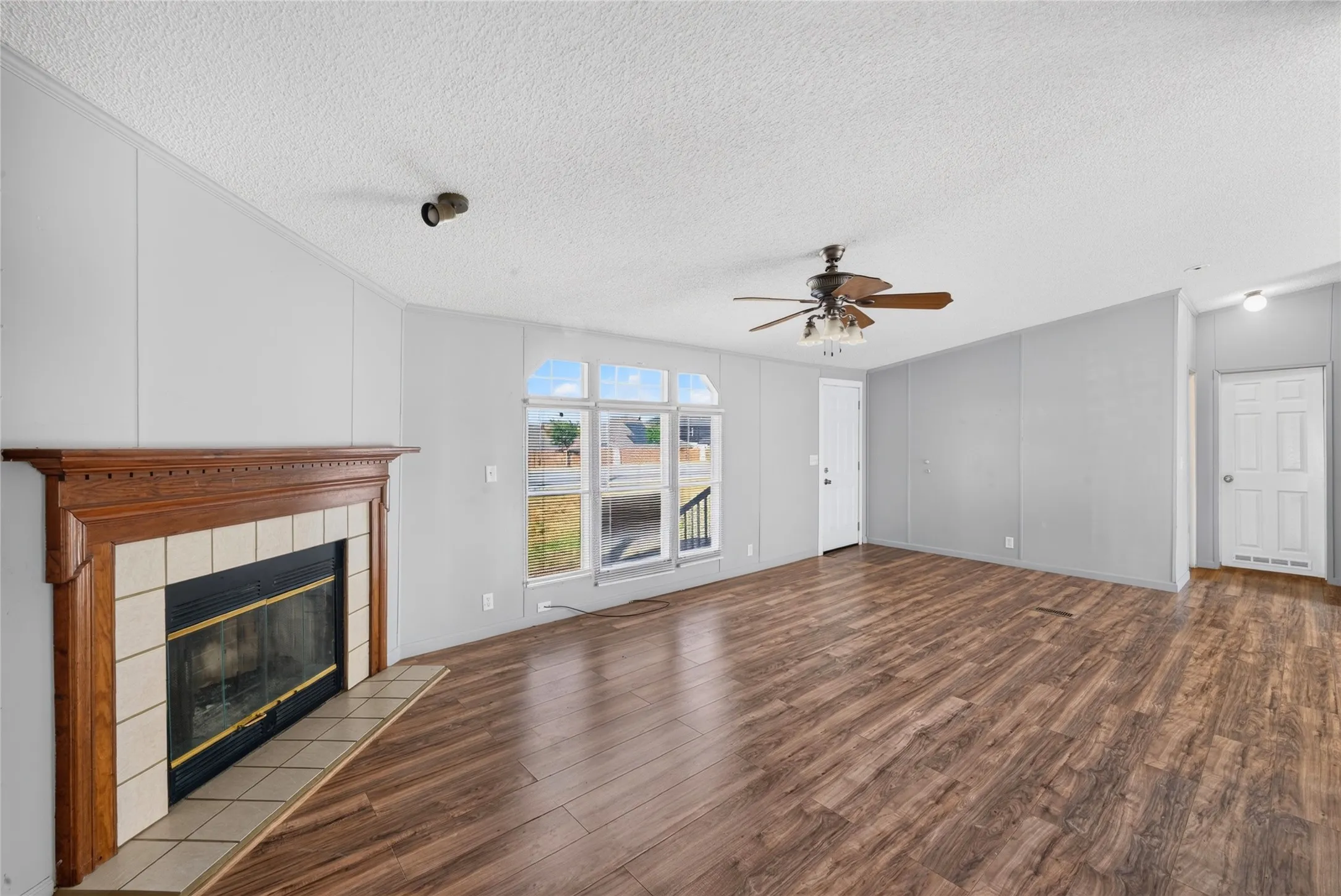 Mobile Home For Rent in Johnson County , 1341 Flying L Lane 11, Mansfield, Texas 76063, 3 Bedroom, 2 Bathroom, Garage spaces, 1,484 Sqft, built in 2004, mls#21373932, Real Estate Agent in Mansfield, Homes For Rent in Johnson county, Homes For Rent in Mansfield, Realtor in Mansfield Texas, Real Estate Brokerage Independent Realty Texas, Luminita Cordes Realtor