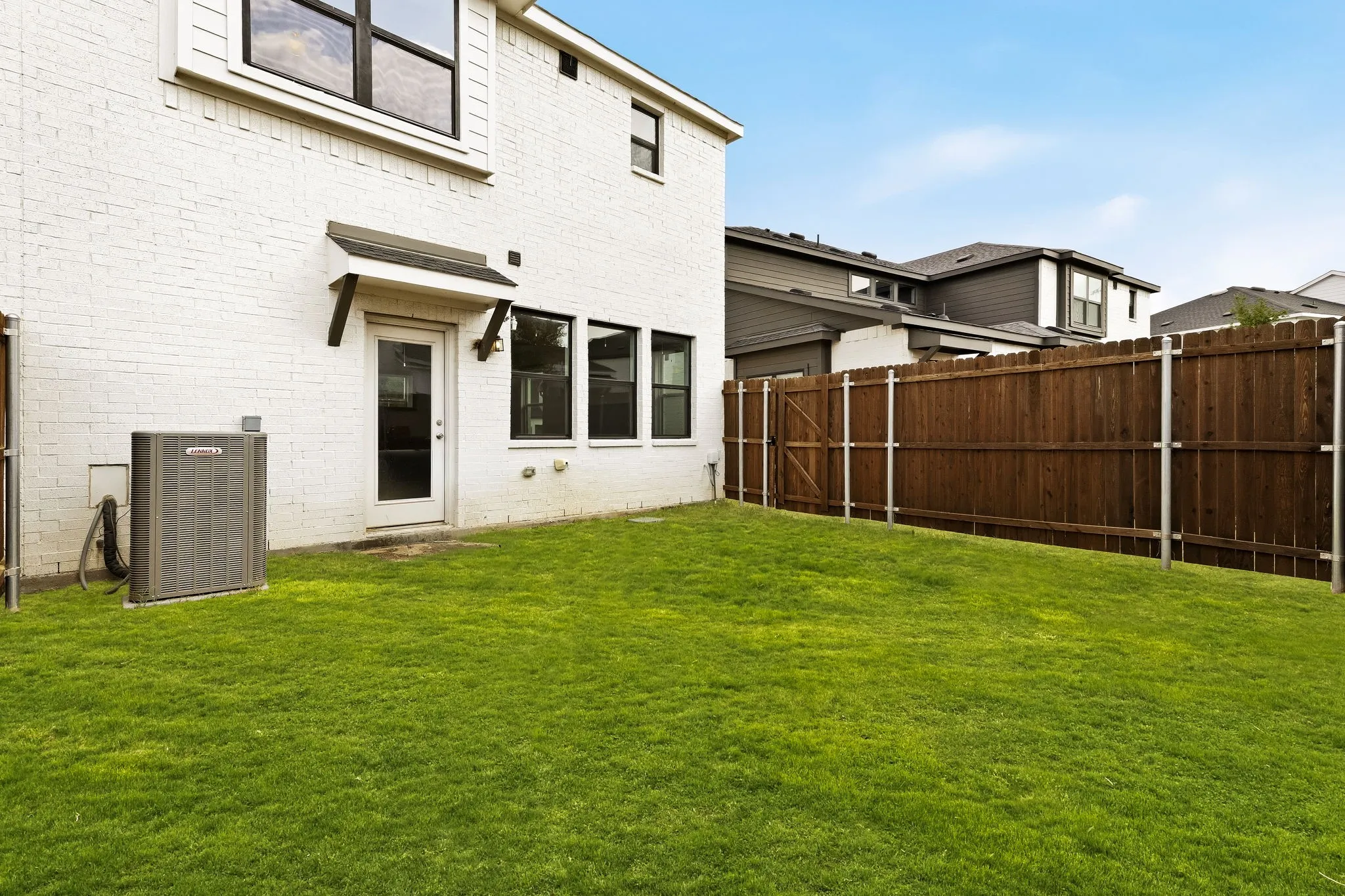 Townhouse For Sale in Denton County , 1126 Bowie Drive, Lewisville, Texas 75077, 3 Bedroom, 3 Bathroom, 2 Garage spaces, 1,770 Sqft, built in 2022, mls#21370013, Real Estate Agent in Lewisville, Homes For Sale in Denton county, Homes For Sale in Lewisville, Realtor in Lewisville Texas, Real Estate Brokerage Independent Realty Texas, Luminita Cordes Realtor