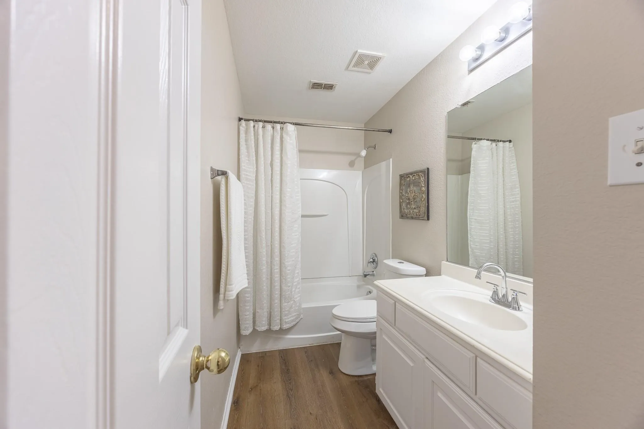 Single Family Residence For Rent in Dallas County , 9618 Glenshee, Rowlett, Texas 75089, 4 Bedroom, 3 Bathroom, 2 Garage spaces, 2,520 Sqft, built in 2004, mls#21374093, Real Estate Agent in Rowlett, Homes For Rent in Dallas county, Homes For Rent in Rowlett, Realtor in Rowlett Texas, Real Estate Brokerage Independent Realty Texas, Luminita Cordes Realtor