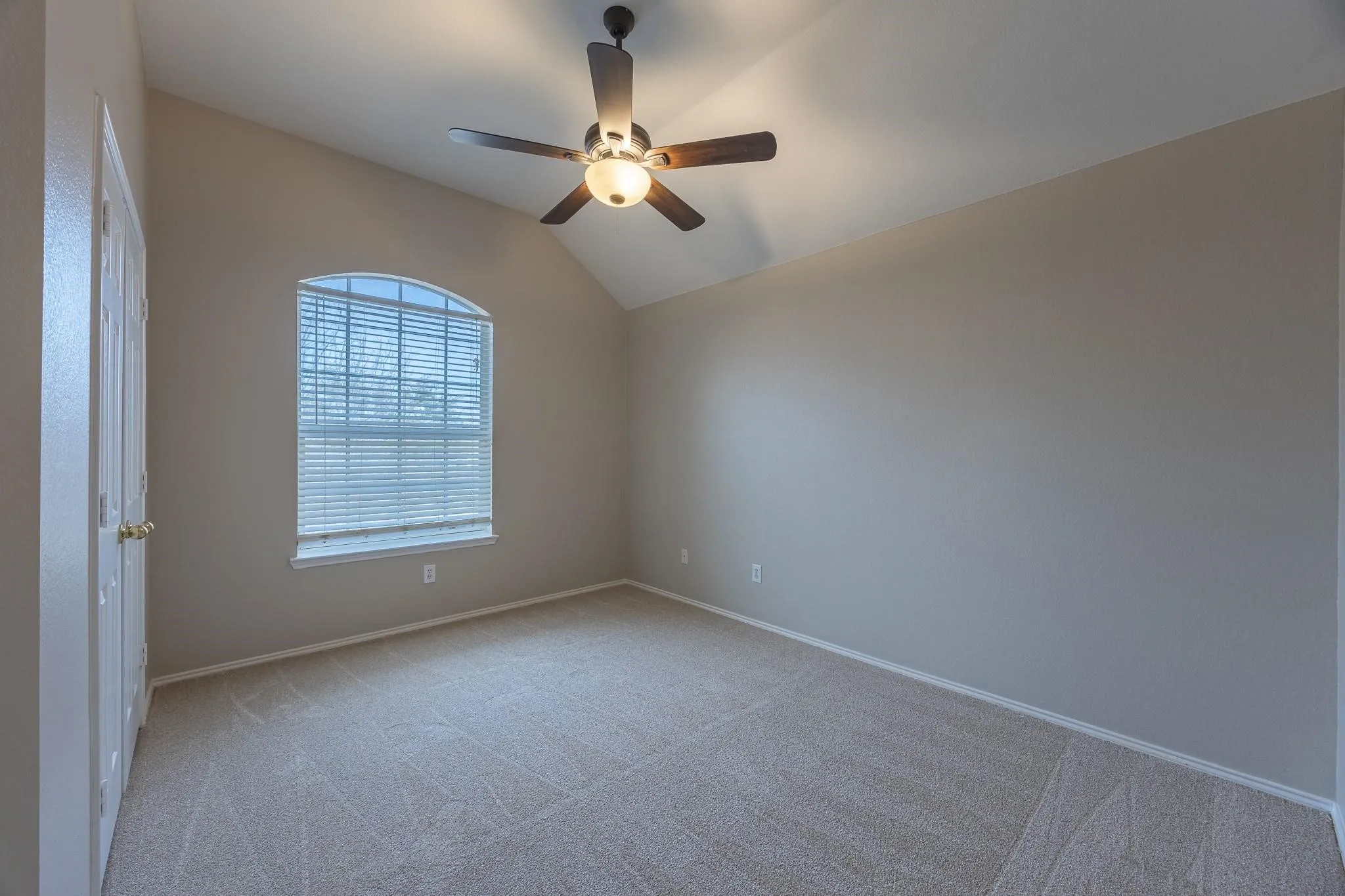 Single Family Residence For Rent in Dallas County , 9618 Glenshee, Rowlett, Texas 75089, 4 Bedroom, 3 Bathroom, 2 Garage spaces, 2,520 Sqft, built in 2004, mls#21374093, Real Estate Agent in Rowlett, Homes For Rent in Dallas county, Homes For Rent in Rowlett, Realtor in Rowlett Texas, Real Estate Brokerage Independent Realty Texas, Luminita Cordes Realtor