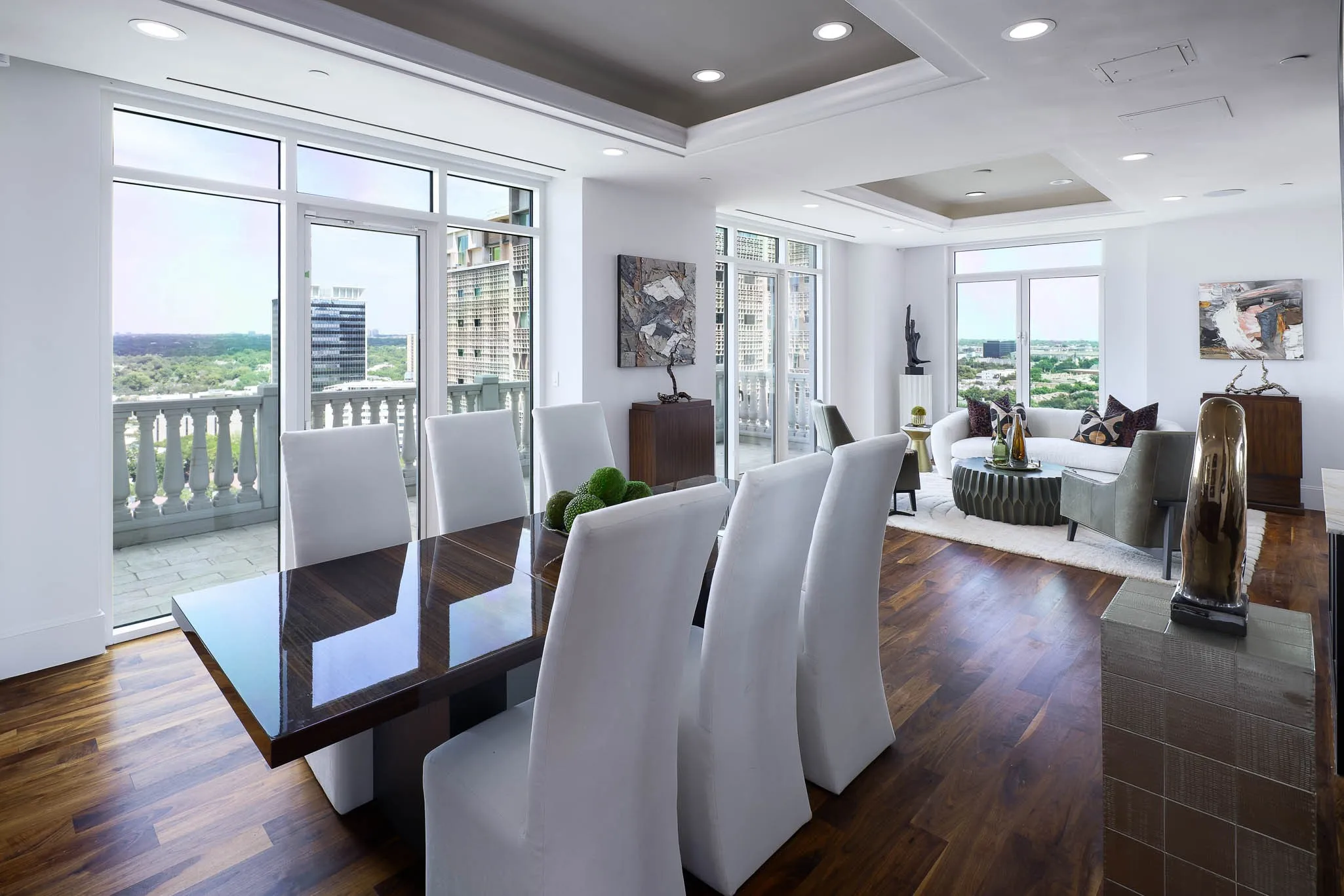 Dining & Sitting Area