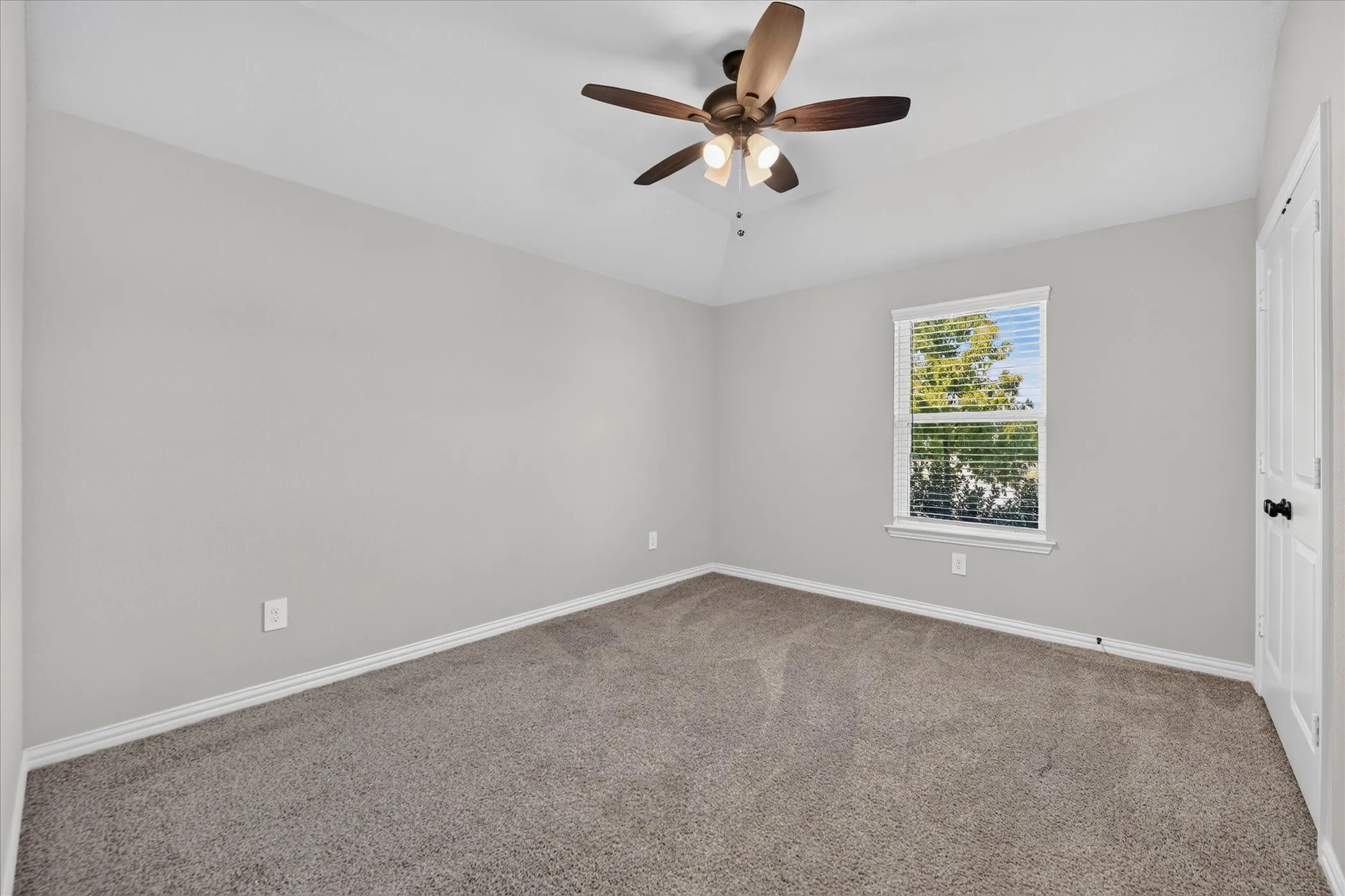 Single Family Residence For Rent in Tarrant County , 412 Brinkley Drive, Saginaw, Texas 76179, 3 Bedroom, 2 Bathroom, 2 Garage spaces, 2,136 Sqft, built in 2021, mls#21372865, Real Estate Agent in Saginaw, Homes For Rent in Tarrant county, Homes For Rent in Saginaw, Realtor in Saginaw Texas, Real Estate Brokerage Independent Realty Texas, Luminita Cordes Realtor