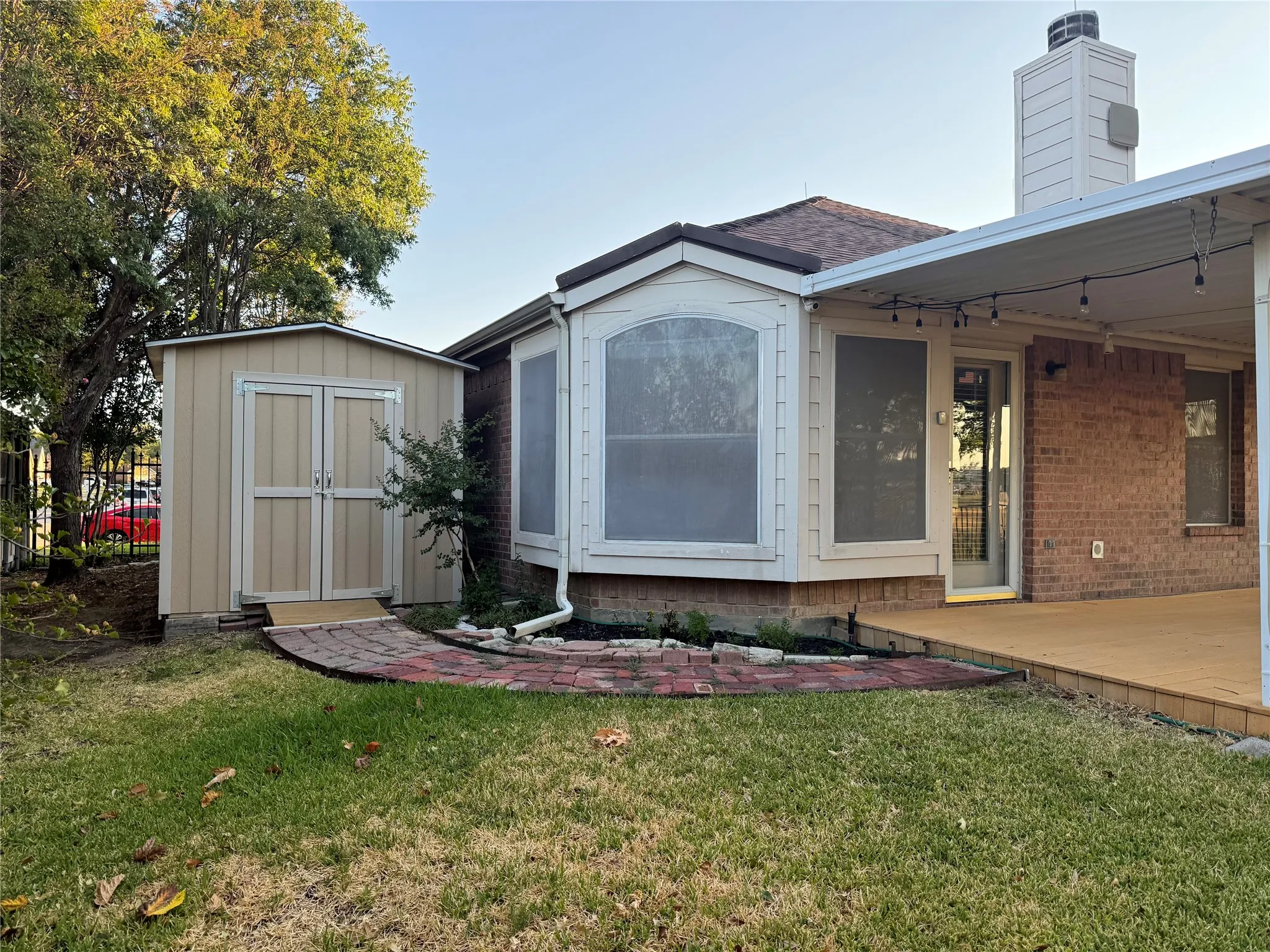 Single Family Residence For Rent in Tarrant County , 5016 San Jacinto Drive, Haltom City, Texas 76137, 3 Bedroom, 2 Bathroom, 2 Garage spaces, 1,829 Sqft, built in 2000, mls#21374102, Real Estate Agent in Haltom City, Homes For Rent in Tarrant county, Homes For Rent in Haltom City, Realtor in Haltom City Texas, Real Estate Brokerage Independent Realty Texas, Luminita Cordes Realtor