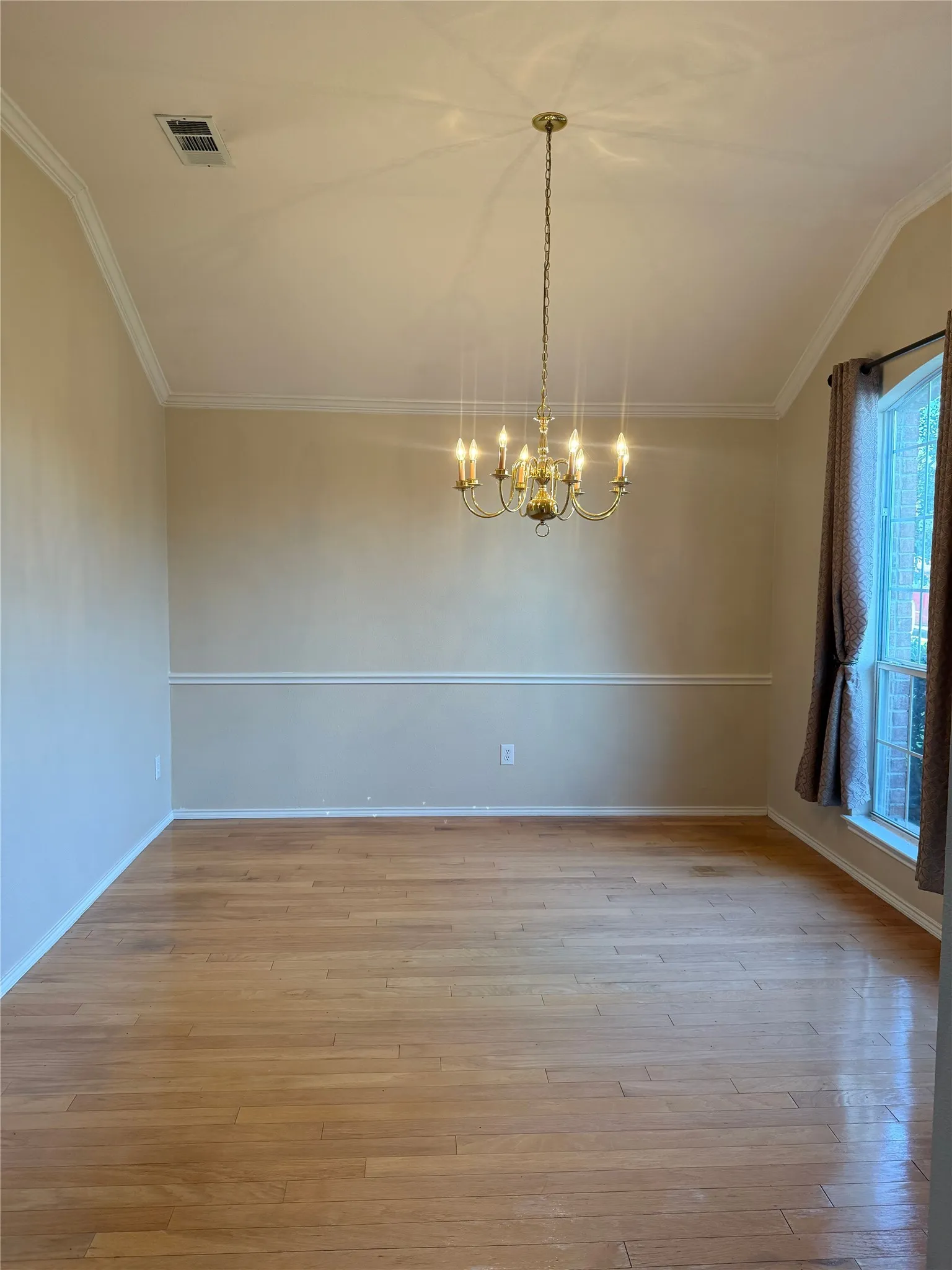 Single Family Residence For Rent in Tarrant County , 5016 San Jacinto Drive, Haltom City, Texas 76137, 3 Bedroom, 2 Bathroom, 2 Garage spaces, 1,829 Sqft, built in 2000, mls#21374102, Real Estate Agent in Haltom City, Homes For Rent in Tarrant county, Homes For Rent in Haltom City, Realtor in Haltom City Texas, Real Estate Brokerage Independent Realty Texas, Luminita Cordes Realtor