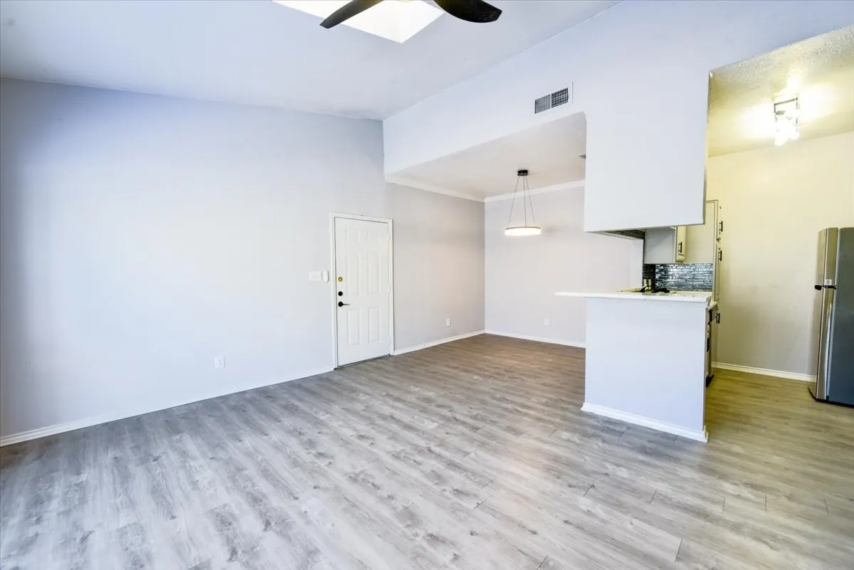 Condominium For Rent in Dallas County , 5619 Preston Oaks Road 705, Dallas, Texas 75254, 1 Bedroom, 1 Bathroom, 1 Garage spaces, 702 Sqft, built in 1983, mls#21374105, Real Estate Agent in Dallas, Homes For Rent in Dallas county, Homes For Rent in Dallas, Realtor in Dallas Texas, Real Estate Brokerage Independent Realty Texas, Luminita Cordes Realtor