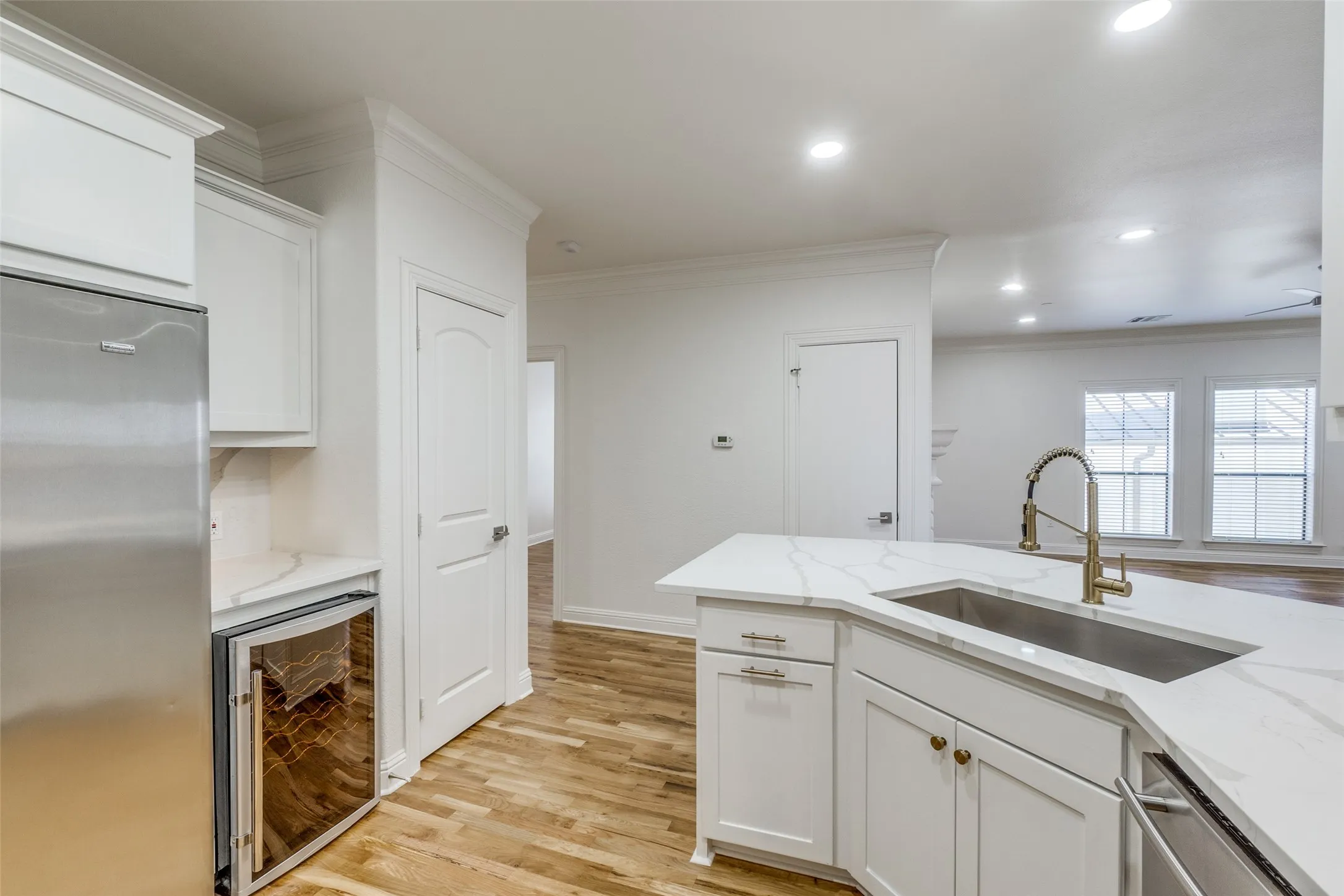 Condominium For Rent in Dallas County , 4210 Prescott C, Dallas, Texas 75219, 3 Bedroom, 3 Bathroom, 2 Garage spaces, 2,000 Sqft, built in 2006, mls#21373653, Real Estate Agent in Dallas, Homes For Rent in Dallas county, Homes For Rent in Dallas, Realtor in Dallas Texas, Real Estate Brokerage Independent Realty Texas, Luminita Cordes Realtor
