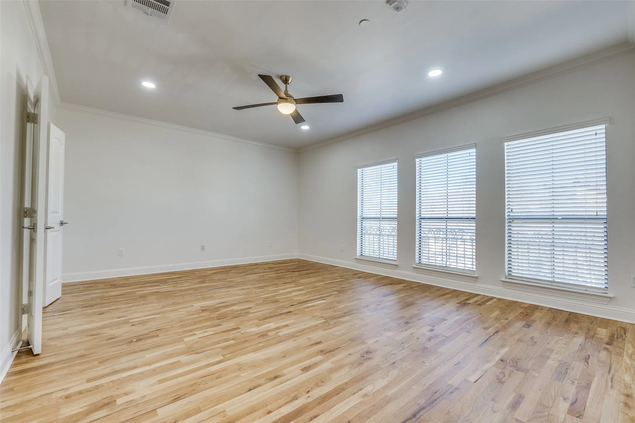 Condominium For Rent in Dallas County , 4210 Prescott C, Dallas, Texas 75219, 3 Bedroom, 3 Bathroom, 2 Garage spaces, 2,000 Sqft, built in 2006, mls#21373653, Real Estate Agent in Dallas, Homes For Rent in Dallas county, Homes For Rent in Dallas, Realtor in Dallas Texas, Real Estate Brokerage Independent Realty Texas, Luminita Cordes Realtor