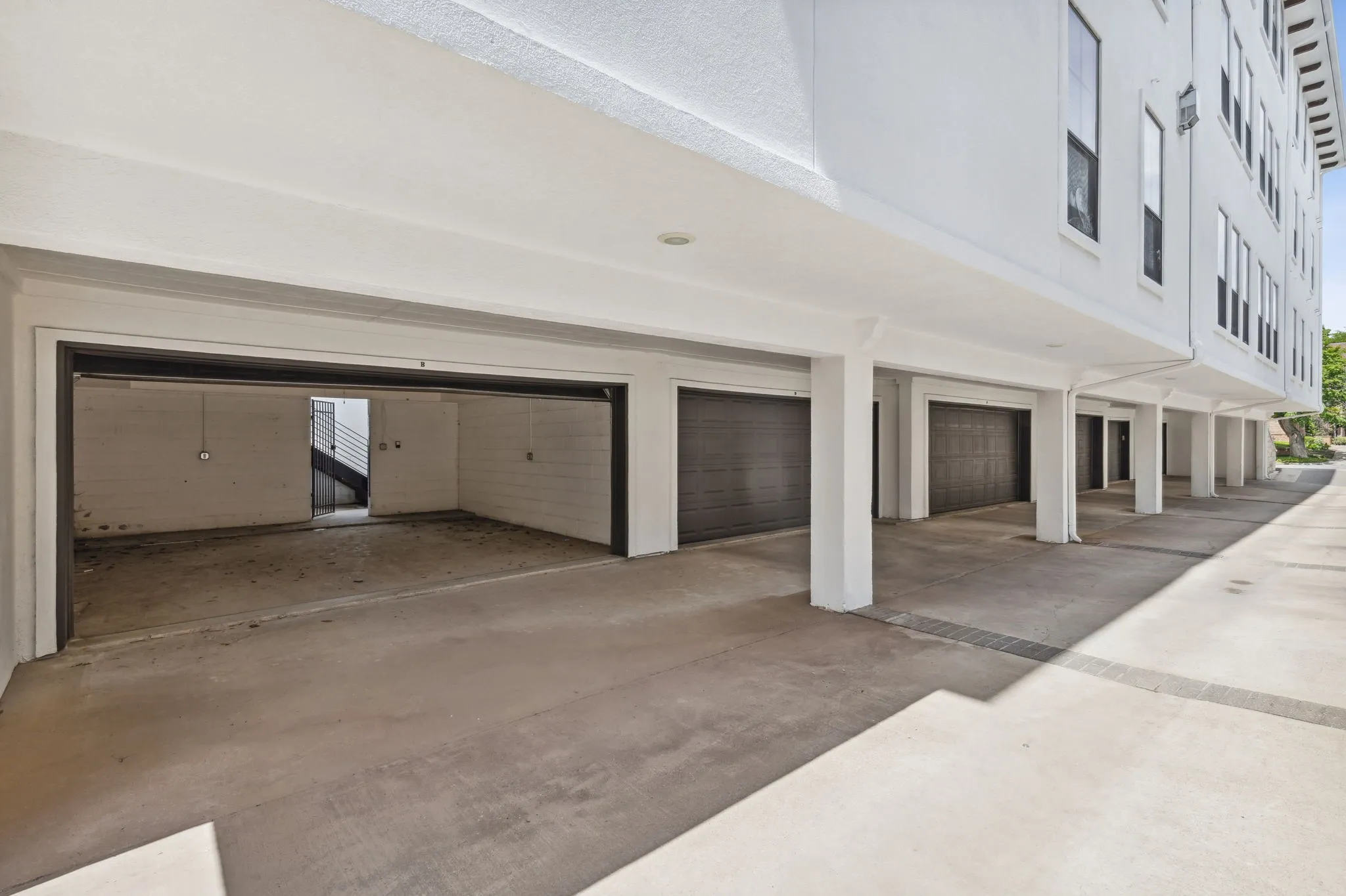 Condominium For Rent in Dallas County , 4210 Prescott C, Dallas, Texas 75219, 3 Bedroom, 3 Bathroom, 2 Garage spaces, 2,000 Sqft, built in 2006, mls#21373653, Real Estate Agent in Dallas, Homes For Rent in Dallas county, Homes For Rent in Dallas, Realtor in Dallas Texas, Real Estate Brokerage Independent Realty Texas, Luminita Cordes Realtor