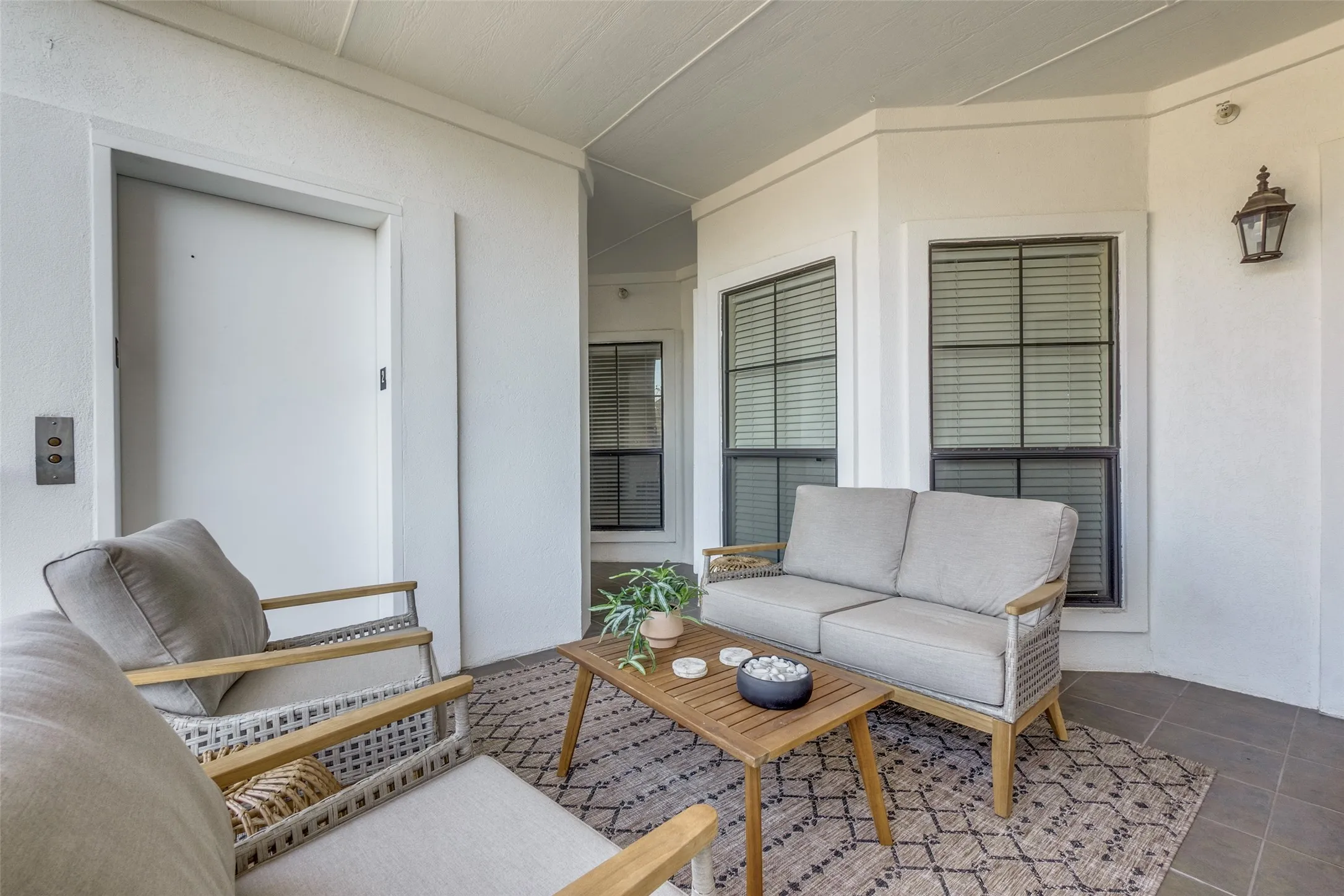 Condominium For Rent in Dallas County , 4210 Prescott C, Dallas, Texas 75219, 3 Bedroom, 3 Bathroom, 2 Garage spaces, 2,000 Sqft, built in 2006, mls#21373653, Real Estate Agent in Dallas, Homes For Rent in Dallas county, Homes For Rent in Dallas, Realtor in Dallas Texas, Real Estate Brokerage Independent Realty Texas, Luminita Cordes Realtor