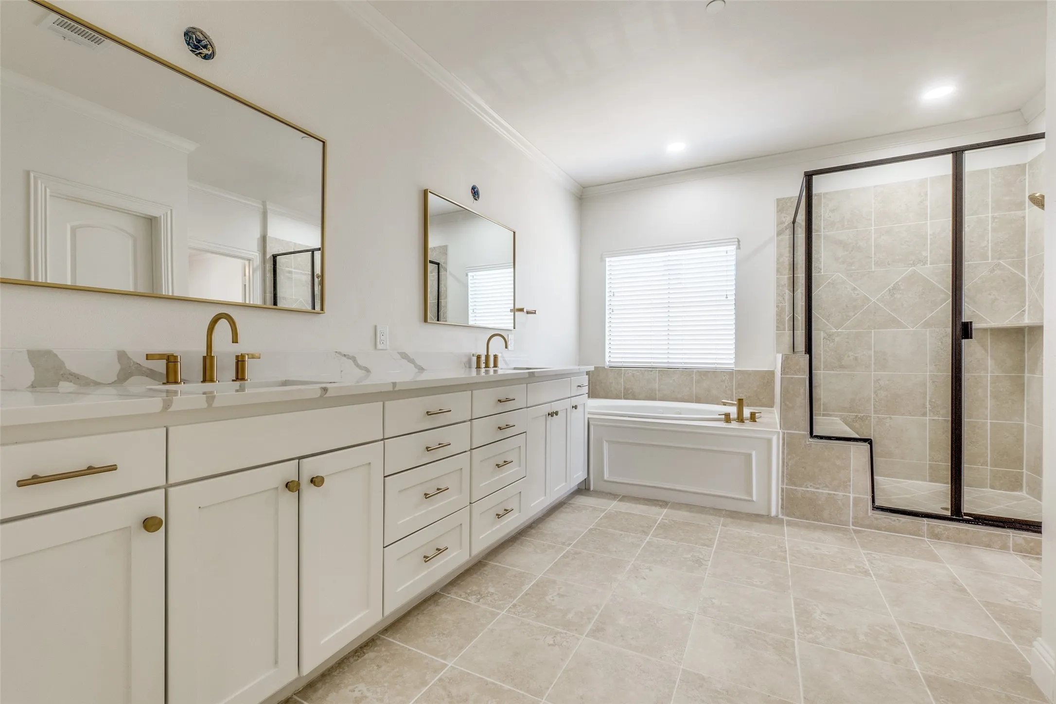 Condominium For Rent in Dallas County , 4210 Prescott C, Dallas, Texas 75219, 3 Bedroom, 3 Bathroom, 2 Garage spaces, 2,000 Sqft, built in 2006, mls#21373653, Real Estate Agent in Dallas, Homes For Rent in Dallas county, Homes For Rent in Dallas, Realtor in Dallas Texas, Real Estate Brokerage Independent Realty Texas, Luminita Cordes Realtor