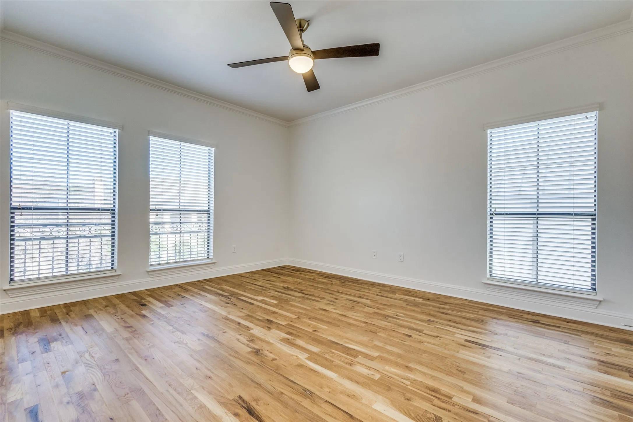 Condominium For Rent in Dallas County , 4210 Prescott C, Dallas, Texas 75219, 3 Bedroom, 3 Bathroom, 2 Garage spaces, 2,000 Sqft, built in 2006, mls#21373653, Real Estate Agent in Dallas, Homes For Rent in Dallas county, Homes For Rent in Dallas, Realtor in Dallas Texas, Real Estate Brokerage Independent Realty Texas, Luminita Cordes Realtor