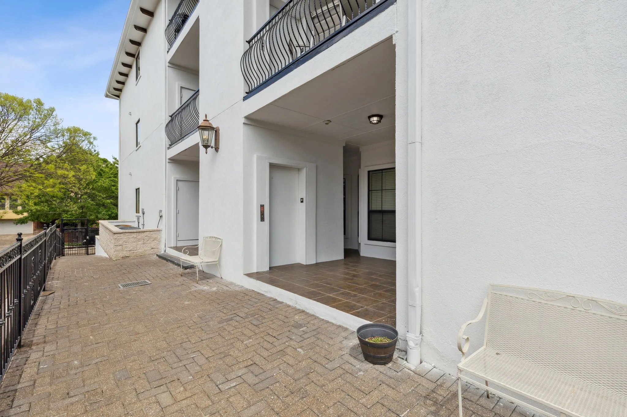 Condominium For Rent in Dallas County , 4210 Prescott C, Dallas, Texas 75219, 3 Bedroom, 3 Bathroom, 2 Garage spaces, 2,000 Sqft, built in 2006, mls#21373653, Real Estate Agent in Dallas, Homes For Rent in Dallas county, Homes For Rent in Dallas, Realtor in Dallas Texas, Real Estate Brokerage Independent Realty Texas, Luminita Cordes Realtor