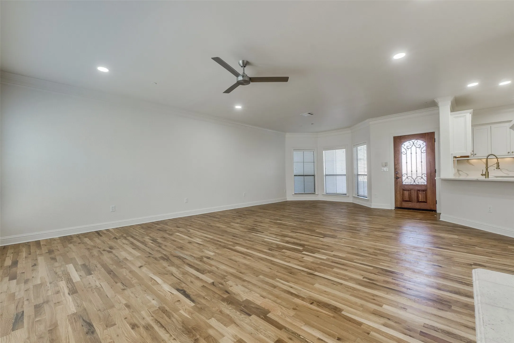 Condominium For Rent in Dallas County , 4210 Prescott C, Dallas, Texas 75219, 3 Bedroom, 3 Bathroom, 2 Garage spaces, 2,000 Sqft, built in 2006, mls#21373653, Real Estate Agent in Dallas, Homes For Rent in Dallas county, Homes For Rent in Dallas, Realtor in Dallas Texas, Real Estate Brokerage Independent Realty Texas, Luminita Cordes Realtor