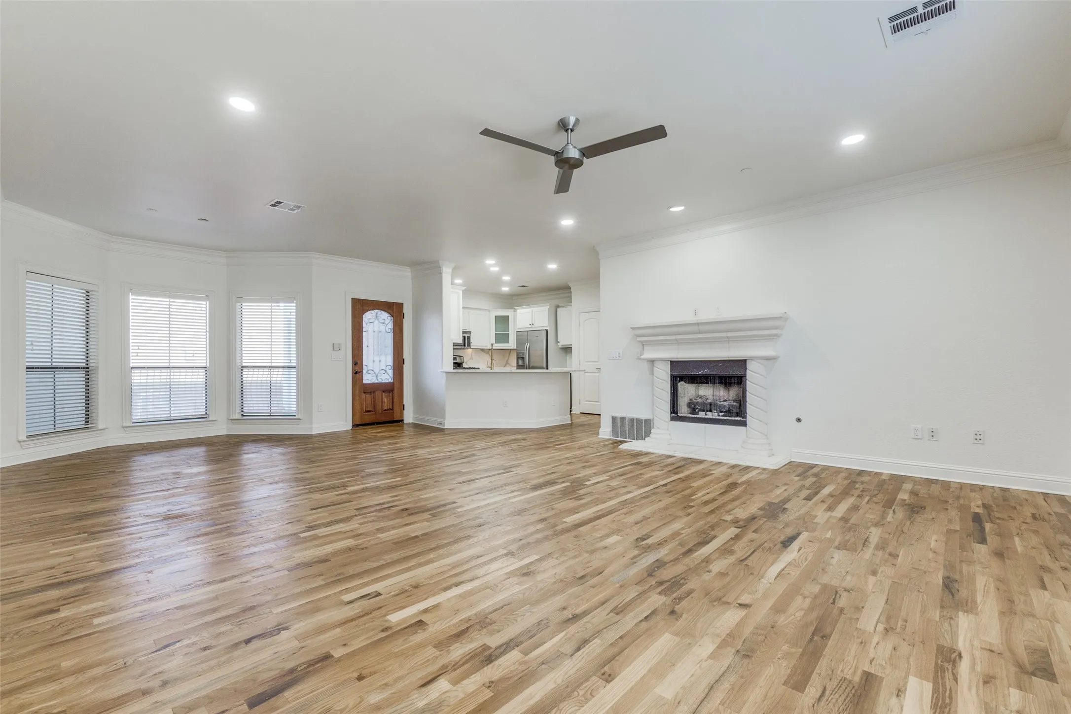 Condominium For Rent in Dallas County , 4210 Prescott C, Dallas, Texas 75219, 3 Bedroom, 3 Bathroom, 2 Garage spaces, 2,000 Sqft, built in 2006, mls#21373653, Real Estate Agent in Dallas, Homes For Rent in Dallas county, Homes For Rent in Dallas, Realtor in Dallas Texas, Real Estate Brokerage Independent Realty Texas, Luminita Cordes Realtor