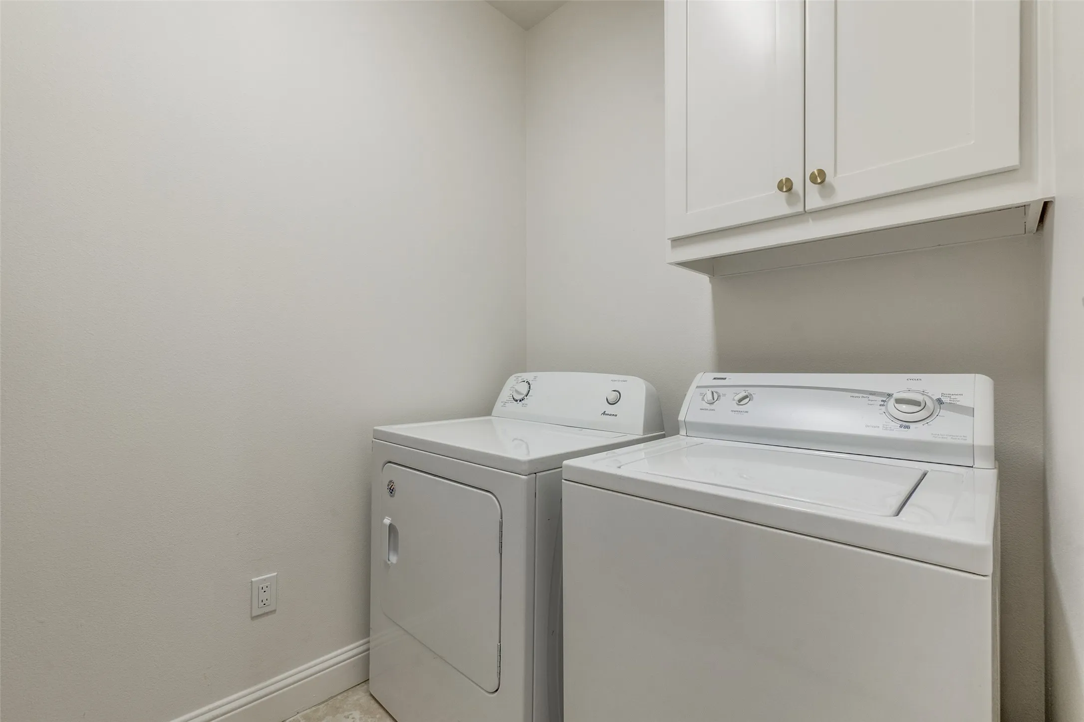Condominium For Rent in Dallas County , 4210 Prescott C, Dallas, Texas 75219, 3 Bedroom, 3 Bathroom, 2 Garage spaces, 2,000 Sqft, built in 2006, mls#21373653, Real Estate Agent in Dallas, Homes For Rent in Dallas county, Homes For Rent in Dallas, Realtor in Dallas Texas, Real Estate Brokerage Independent Realty Texas, Luminita Cordes Realtor
