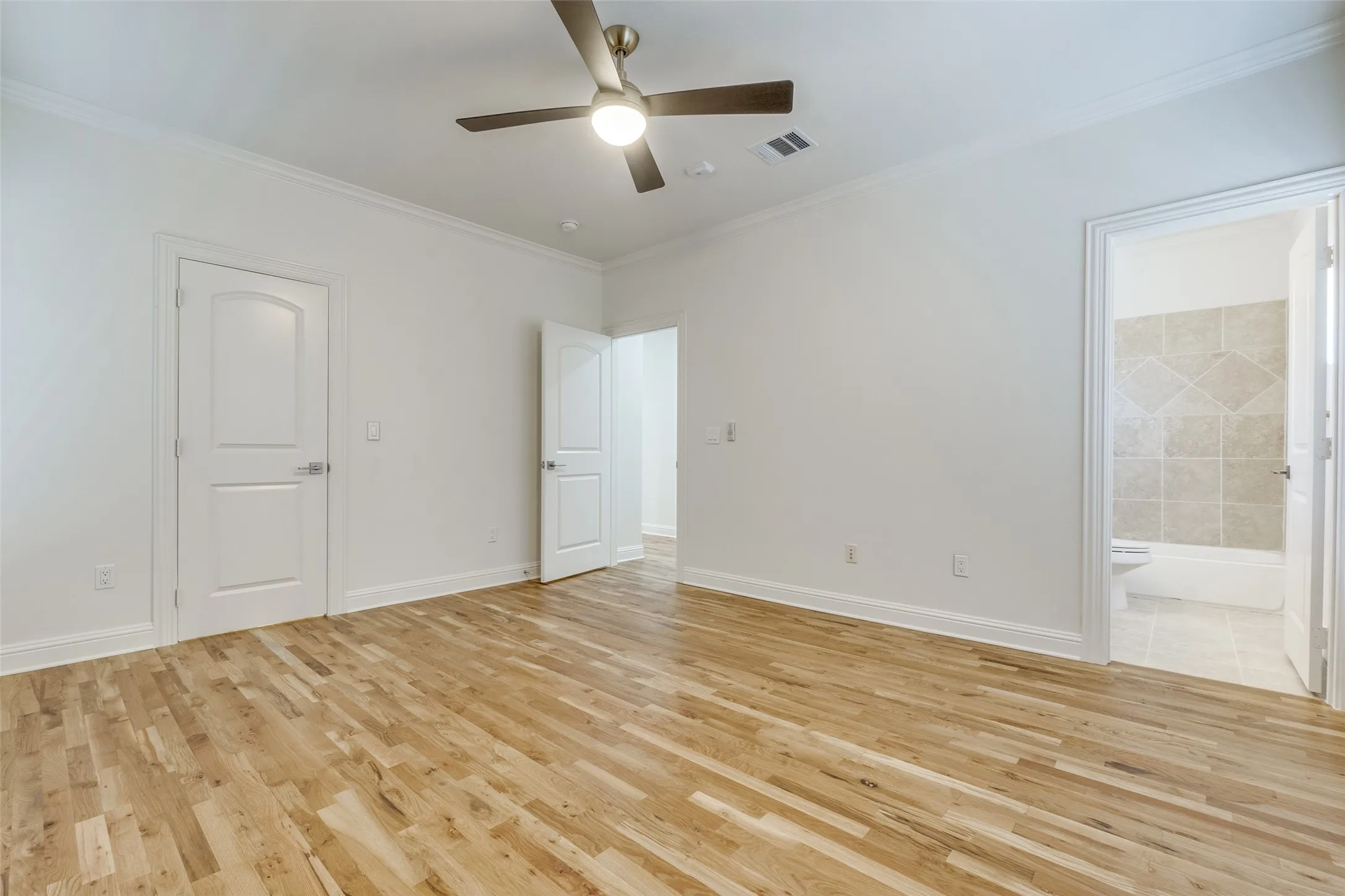Condominium For Rent in Dallas County , 4210 Prescott C, Dallas, Texas 75219, 3 Bedroom, 3 Bathroom, 2 Garage spaces, 2,000 Sqft, built in 2006, mls#21373653, Real Estate Agent in Dallas, Homes For Rent in Dallas county, Homes For Rent in Dallas, Realtor in Dallas Texas, Real Estate Brokerage Independent Realty Texas, Luminita Cordes Realtor