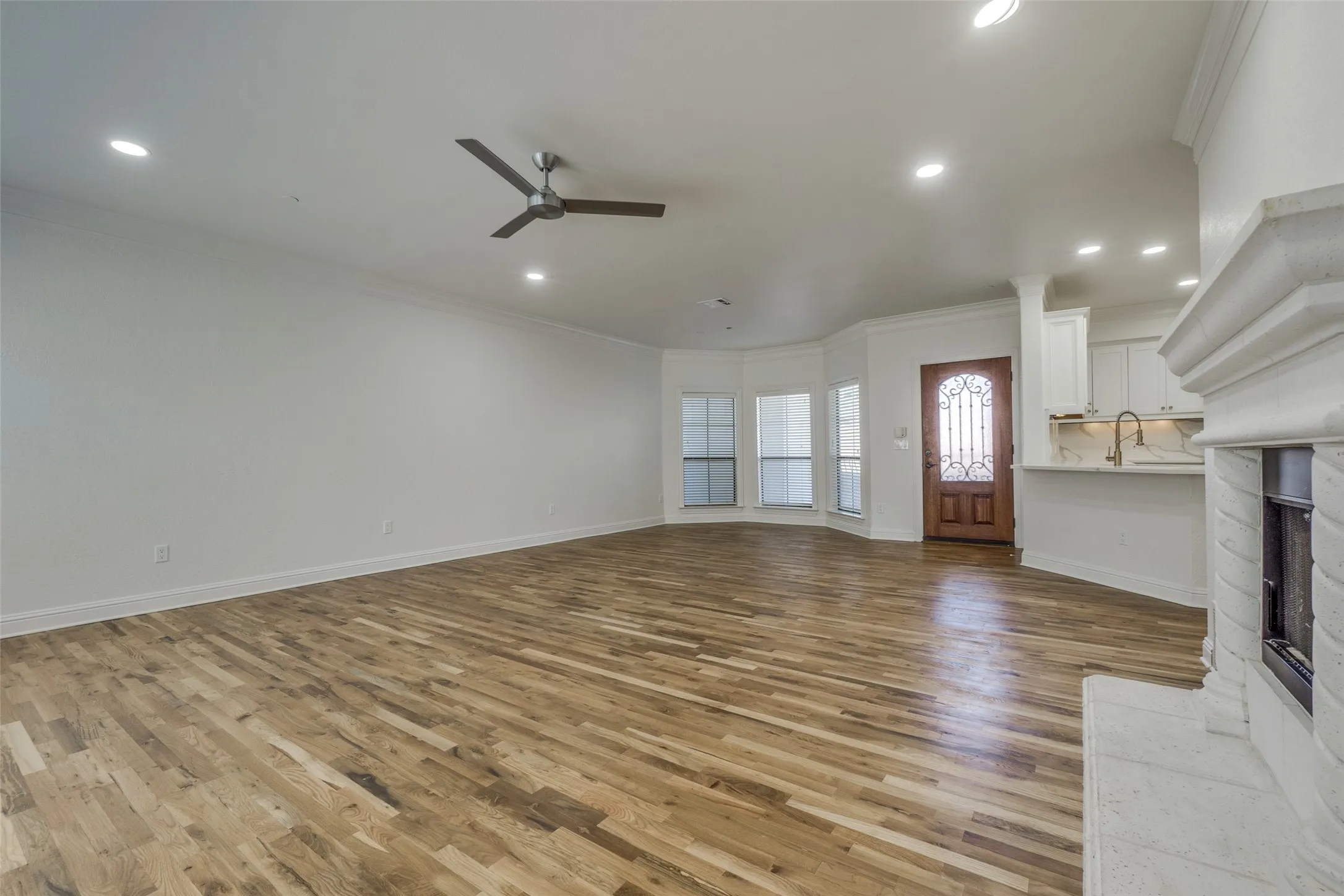 Condominium For Rent in Dallas County , 4210 Prescott C, Dallas, Texas 75219, 3 Bedroom, 3 Bathroom, 2 Garage spaces, 2,000 Sqft, built in 2006, mls#21373653, Real Estate Agent in Dallas, Homes For Rent in Dallas county, Homes For Rent in Dallas, Realtor in Dallas Texas, Real Estate Brokerage Independent Realty Texas, Luminita Cordes Realtor