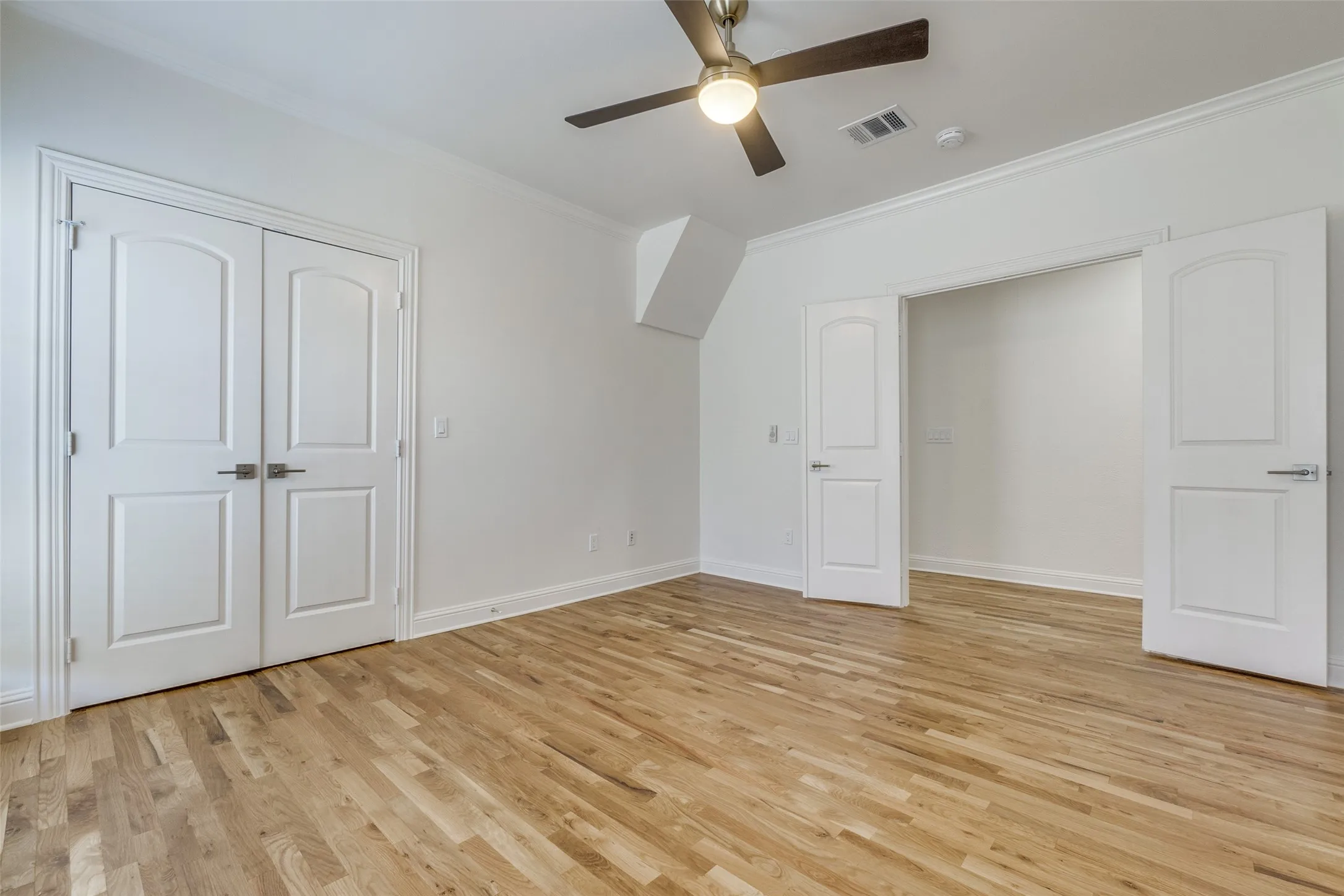 Condominium For Rent in Dallas County , 4210 Prescott C, Dallas, Texas 75219, 3 Bedroom, 3 Bathroom, 2 Garage spaces, 2,000 Sqft, built in 2006, mls#21373653, Real Estate Agent in Dallas, Homes For Rent in Dallas county, Homes For Rent in Dallas, Realtor in Dallas Texas, Real Estate Brokerage Independent Realty Texas, Luminita Cordes Realtor