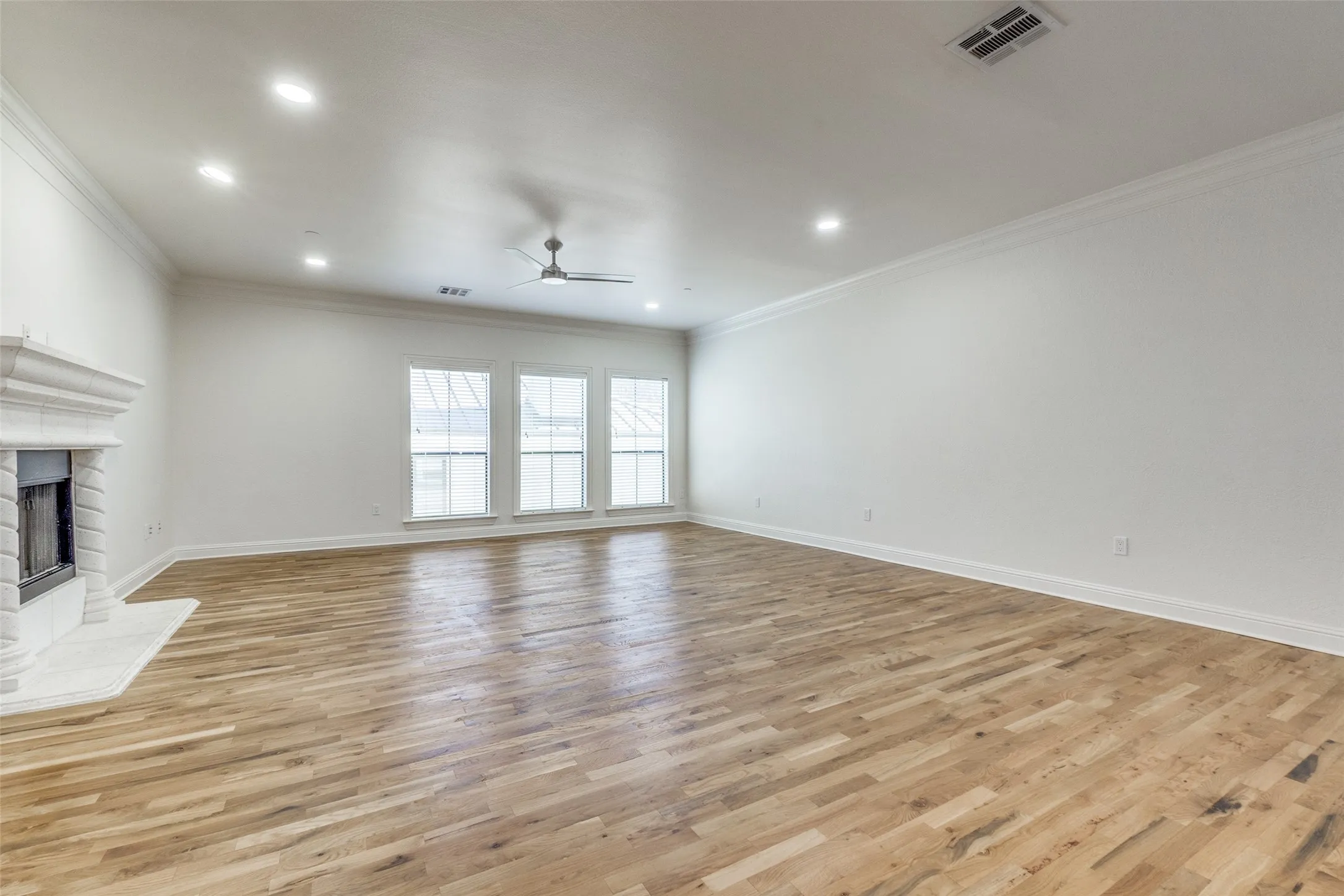 Condominium For Rent in Dallas County , 4210 Prescott C, Dallas, Texas 75219, 3 Bedroom, 3 Bathroom, 2 Garage spaces, 2,000 Sqft, built in 2006, mls#21373653, Real Estate Agent in Dallas, Homes For Rent in Dallas county, Homes For Rent in Dallas, Realtor in Dallas Texas, Real Estate Brokerage Independent Realty Texas, Luminita Cordes Realtor