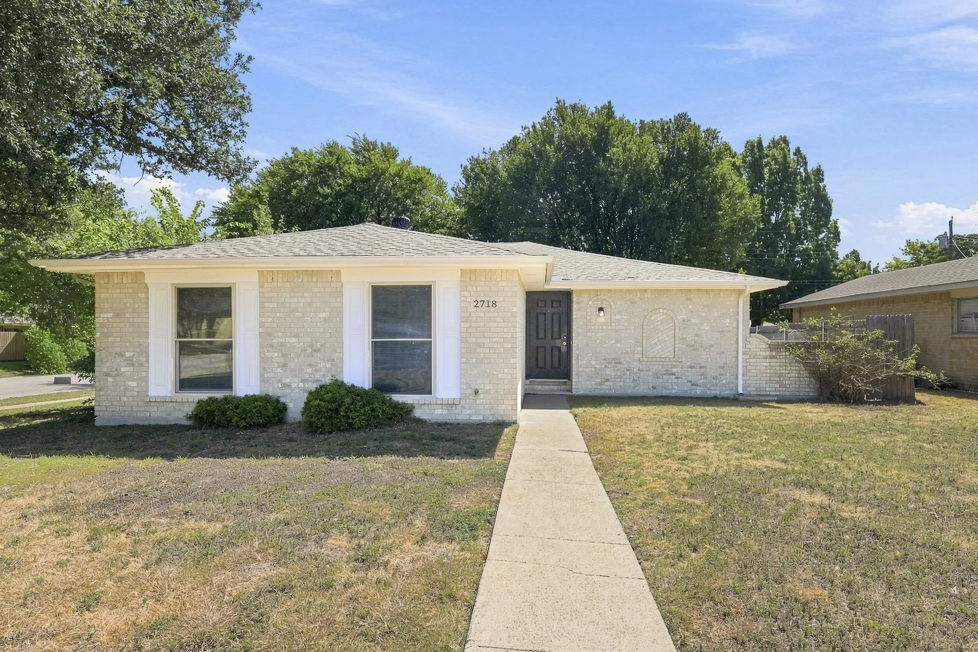 Single Family Residence For Rent in Dallas County , 2718 Oakmont Drive, Lancaster, Texas 75134, 4 Bedroom, 2 Bathroom, 1 Garage spaces, 1,432 Sqft, built in 1974, mls#21374120, Real Estate Agent in Lancaster, Homes For Rent in Dallas county, Homes For Rent in Lancaster, Realtor in Lancaster Texas, Real Estate Brokerage Independent Realty Texas, Luminita Cordes Realtor
