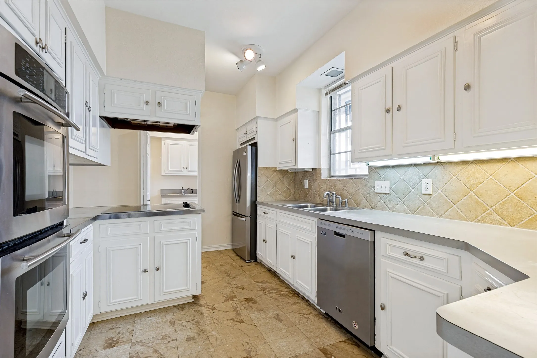 Duplex For Rent in Dallas County , 9133 Boedeker Circle, Dallas, Texas 75225, 3 Bedroom, 2 Bathroom, 2 Garage spaces, 2,584 Sqft, built in 1966, mls#21374056, Real Estate Agent in Dallas, Homes For Rent in Dallas county, Homes For Rent in Dallas, Realtor in Dallas Texas, Real Estate Brokerage Independent Realty Texas, Luminita Cordes Realtor
