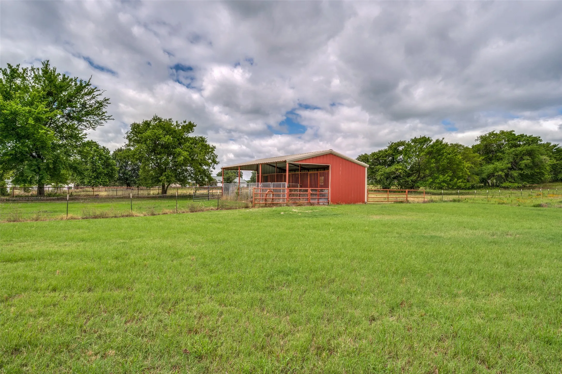 Single Family Residence For Sale in Denton County , 1833 Dr Sanders Road, Cross Roads, Texas 76227, 5 Bedroom, 4 Bathroom, 2 Garage spaces, 4,157 Sqft, built in 1996, mls#21373892, Real Estate Agent in Cross Roads, Homes For Sale in Denton county, Homes For Sale in Cross Roads, Realtor in Cross Roads Texas, Real Estate Brokerage Independent Realty Texas, Luminita Cordes Realtor