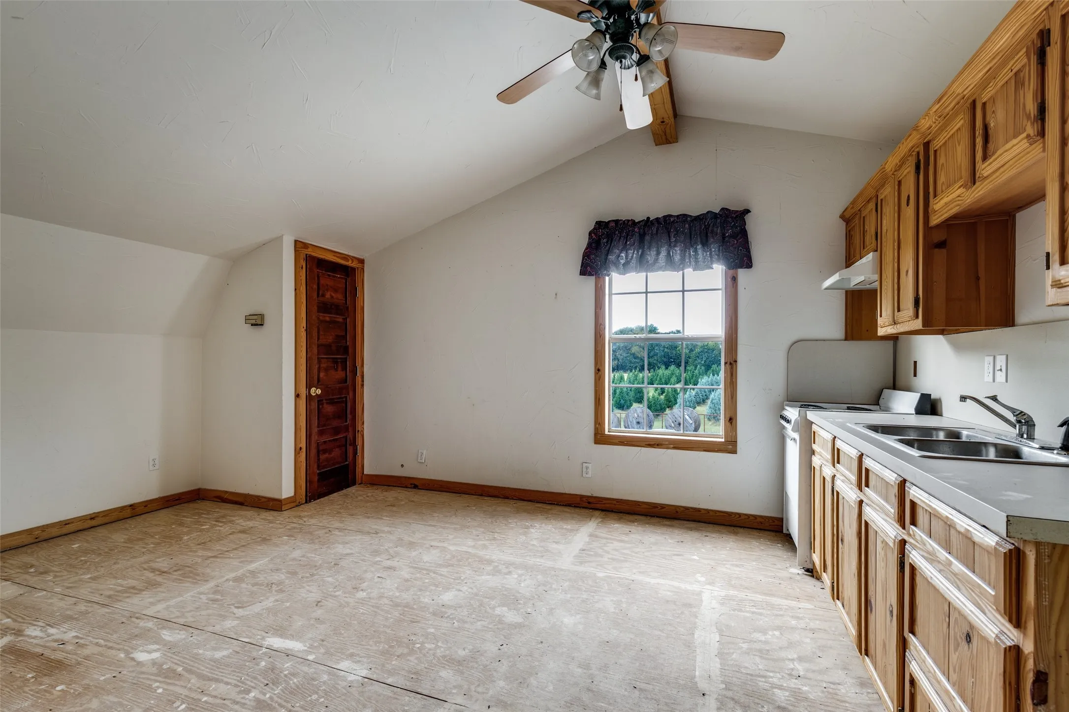 Single Family Residence For Sale in Denton County , 1833 Dr Sanders Road, Cross Roads, Texas 76227, 5 Bedroom, 4 Bathroom, 2 Garage spaces, 4,157 Sqft, built in 1996, mls#21373892, Real Estate Agent in Cross Roads, Homes For Sale in Denton county, Homes For Sale in Cross Roads, Realtor in Cross Roads Texas, Real Estate Brokerage Independent Realty Texas, Luminita Cordes Realtor