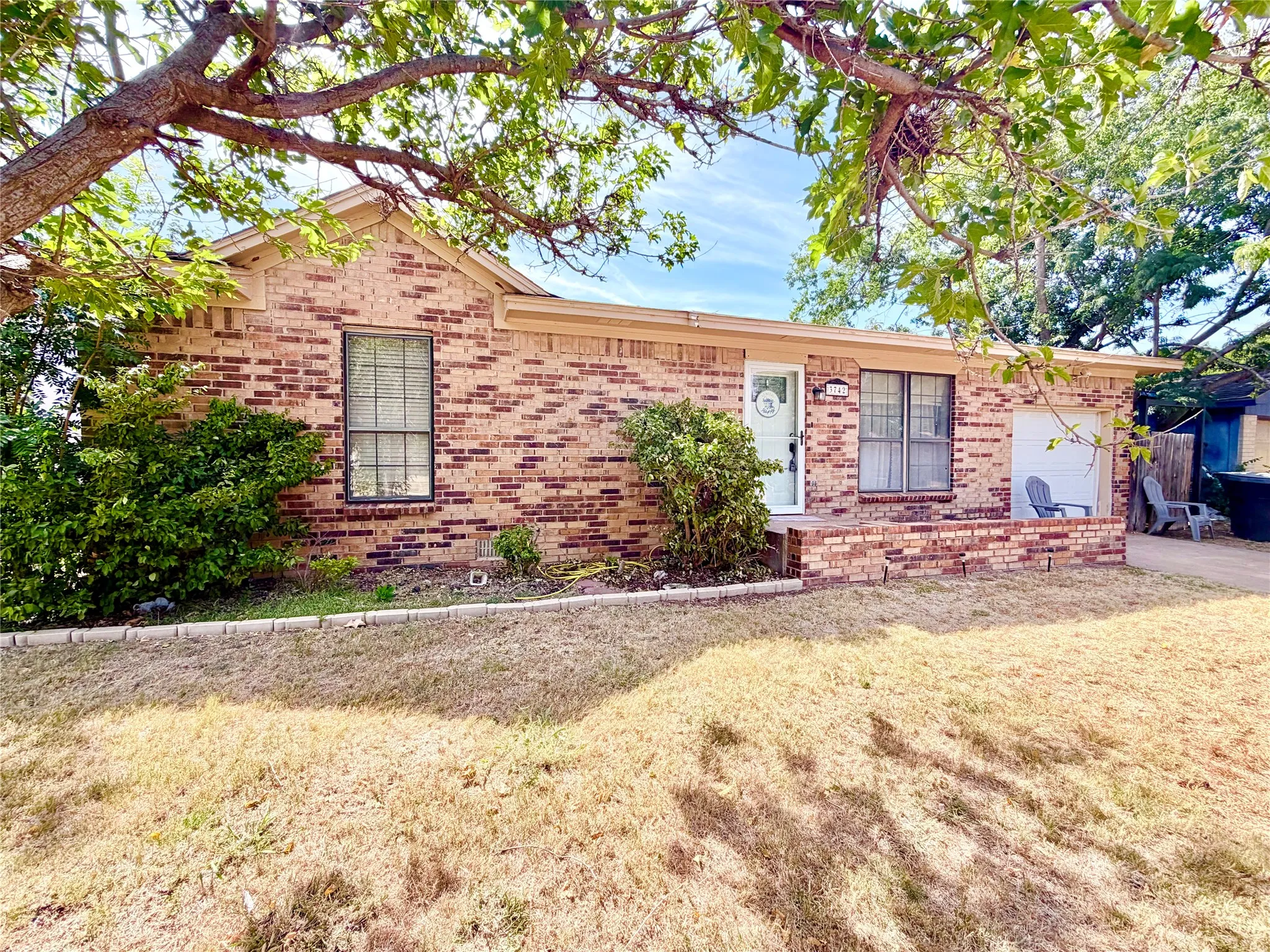 Single Family Residence For Sale in Taylor County , 3742 Trinity Lane, Abilene, Texas 79602, 3 Bedroom, 2 Bathroom, 1 Garage spaces, 1,275 Sqft, built in 1982, mls#21363575, Real Estate Agent in Abilene, Homes For Sale in Taylor county, Homes For Sale in Abilene, Realtor in Abilene Texas, Real Estate Brokerage Independent Realty Texas, Luminita Cordes Realtor