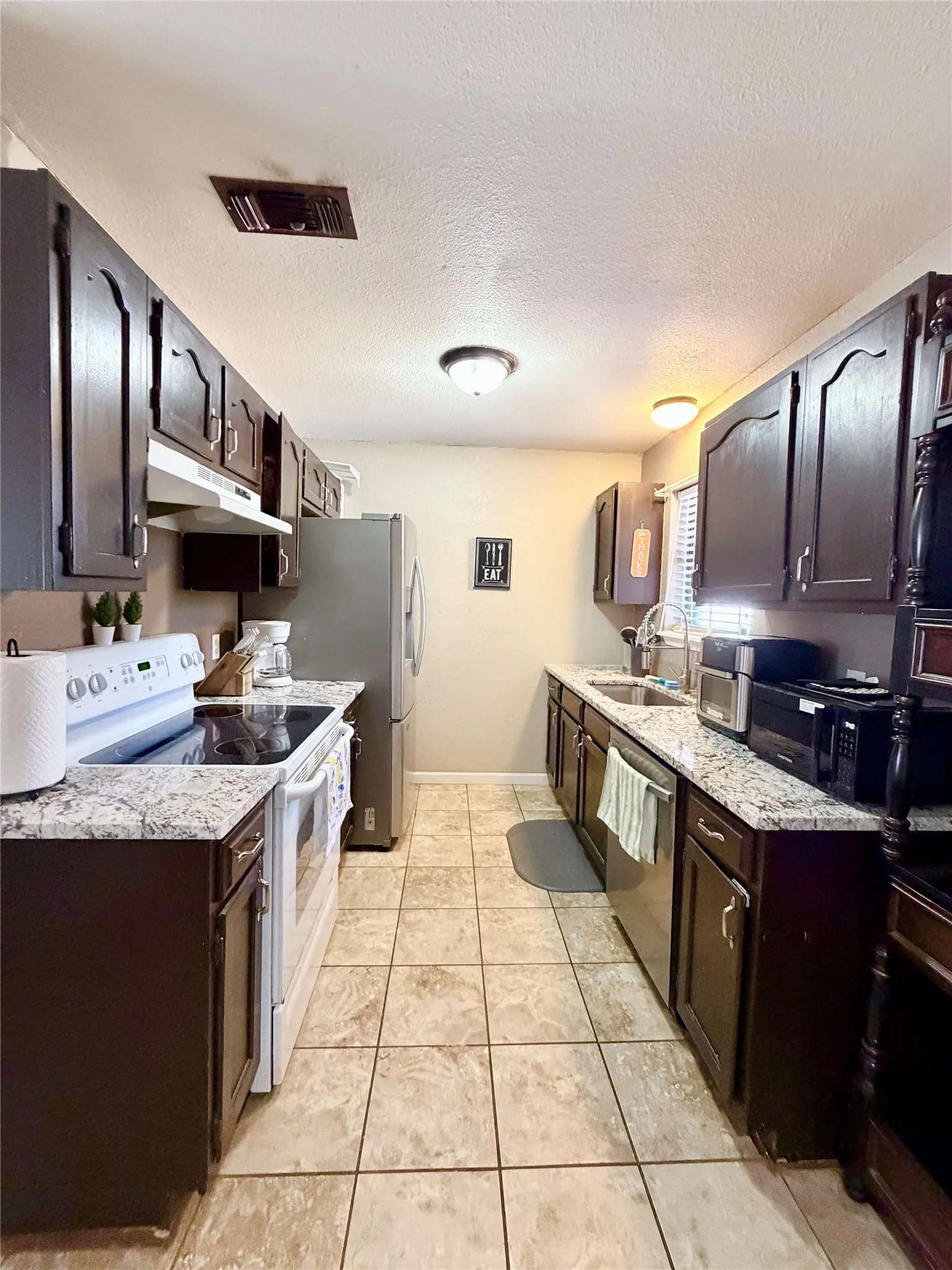 Single Family Residence For Sale in Taylor County , 3742 Trinity Lane, Abilene, Texas 79602, 3 Bedroom, 2 Bathroom, 1 Garage spaces, 1,275 Sqft, built in 1982, mls#21363575, Real Estate Agent in Abilene, Homes For Sale in Taylor county, Homes For Sale in Abilene, Realtor in Abilene Texas, Real Estate Brokerage Independent Realty Texas, Luminita Cordes Realtor