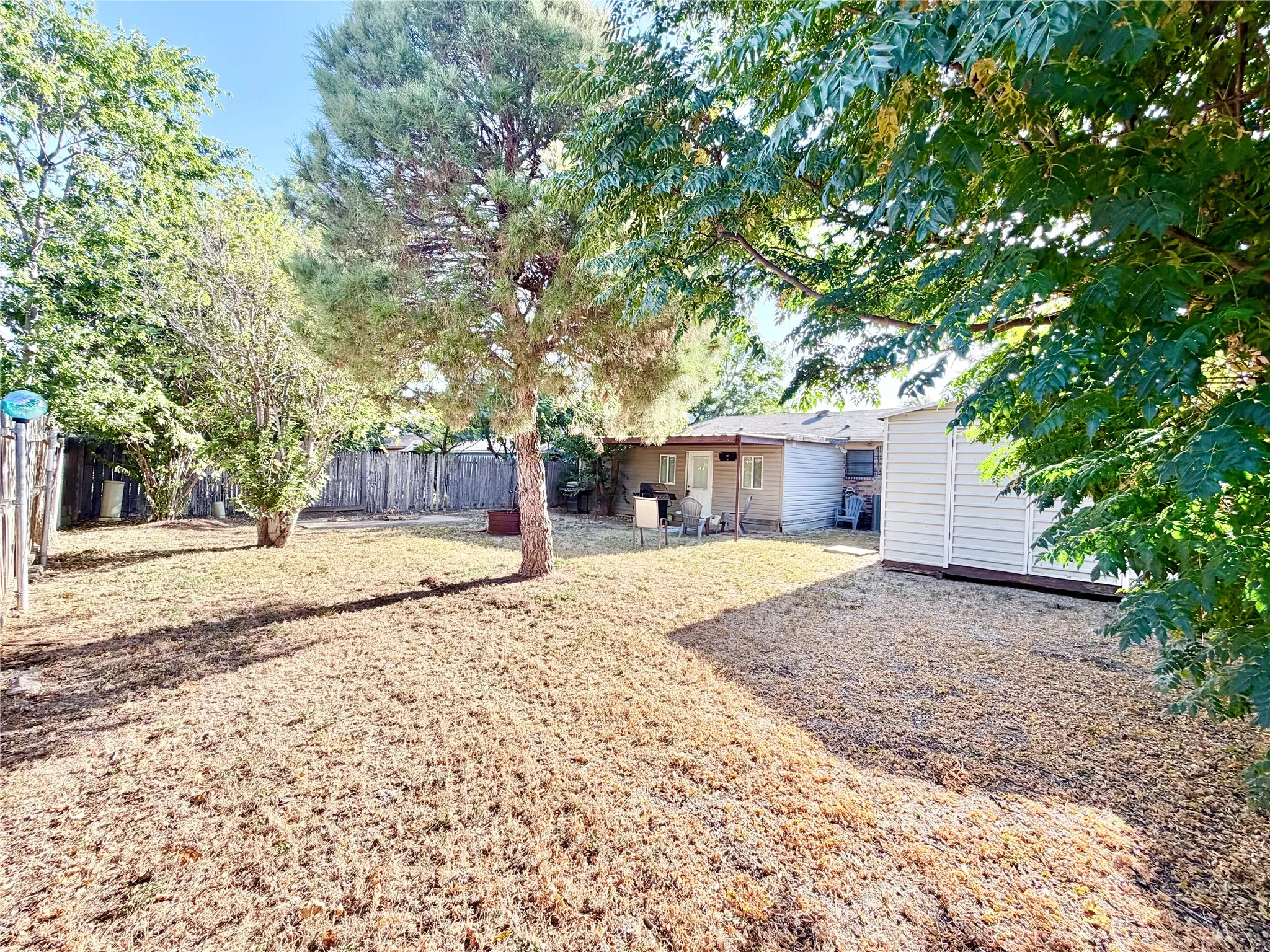 Single Family Residence For Sale in Taylor County , 3742 Trinity Lane, Abilene, Texas 79602, 3 Bedroom, 2 Bathroom, 1 Garage spaces, 1,275 Sqft, built in 1982, mls#21363575, Real Estate Agent in Abilene, Homes For Sale in Taylor county, Homes For Sale in Abilene, Realtor in Abilene Texas, Real Estate Brokerage Independent Realty Texas, Luminita Cordes Realtor