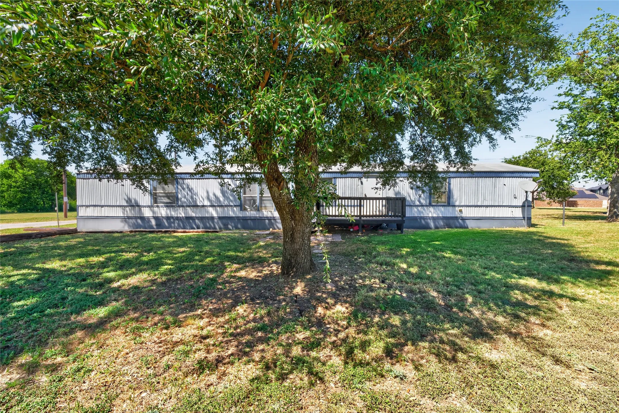 Mobile Home For Rent in Johnson County , 1341 Flying L Lane 10, Mansfield, Texas 76063, 3 Bedroom, 2 Bathroom, Garage spaces, 1,216 Sqft, built in 2002, mls#21374109, Real Estate Agent in Mansfield, Homes For Rent in Johnson county, Homes For Rent in Mansfield, Realtor in Mansfield Texas, Real Estate Brokerage Independent Realty Texas, Luminita Cordes Realtor