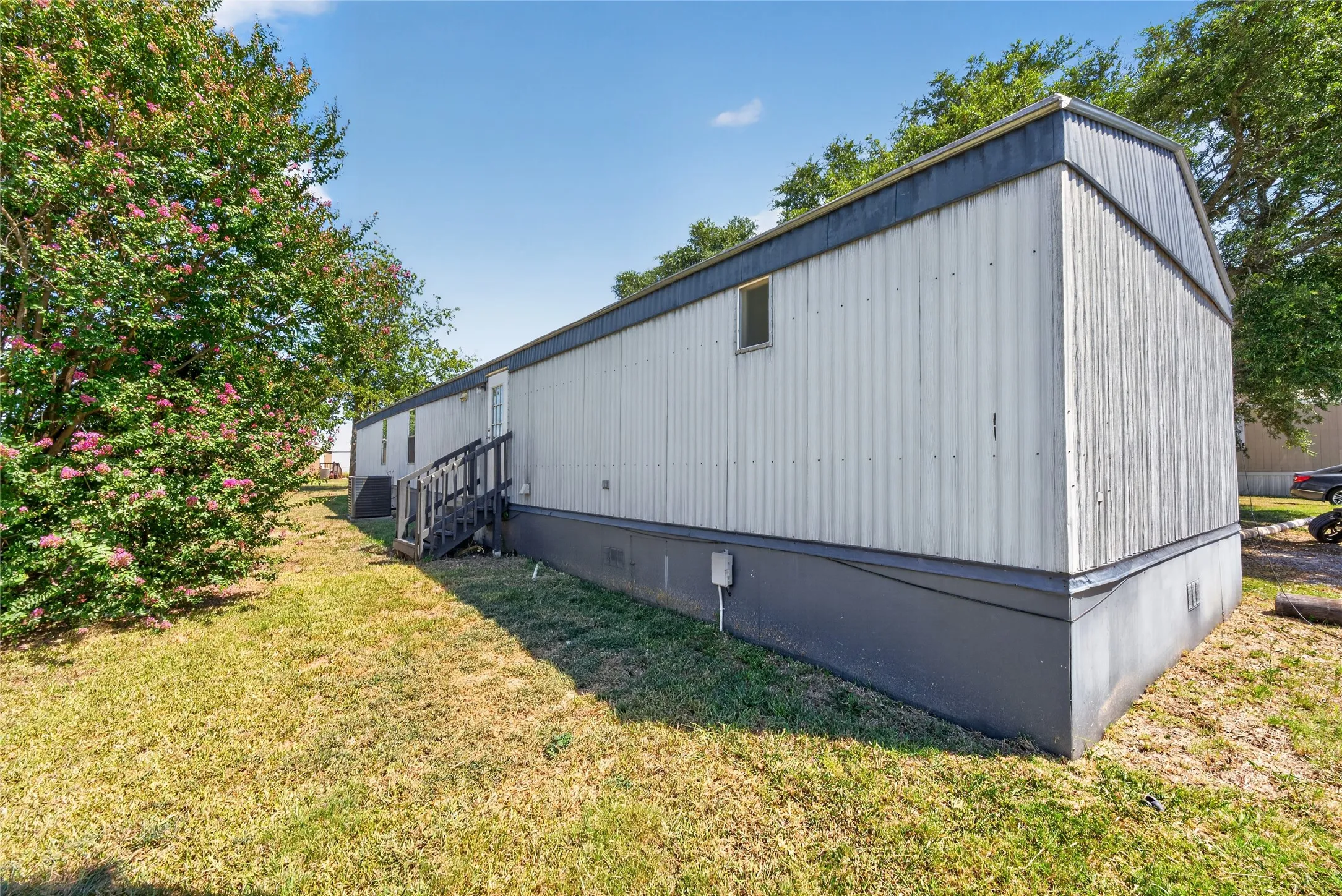 Mobile Home For Rent in Johnson County , 1341 Flying L Lane 10, Mansfield, Texas 76063, 3 Bedroom, 2 Bathroom, Garage spaces, 1,216 Sqft, built in 2002, mls#21374109, Real Estate Agent in Mansfield, Homes For Rent in Johnson county, Homes For Rent in Mansfield, Realtor in Mansfield Texas, Real Estate Brokerage Independent Realty Texas, Luminita Cordes Realtor