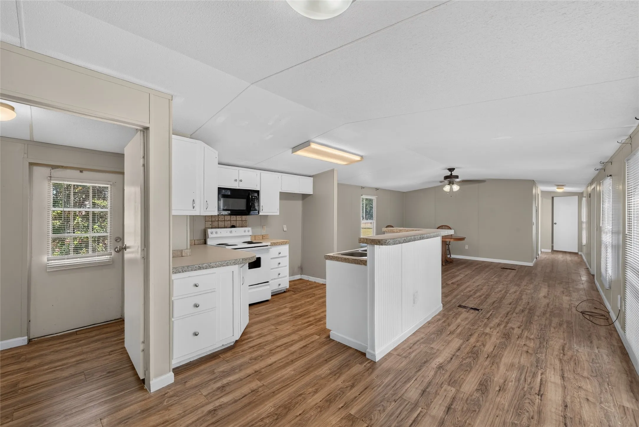 Mobile Home For Rent in Johnson County , 1341 Flying L Lane 10, Mansfield, Texas 76063, 3 Bedroom, 2 Bathroom, Garage spaces, 1,216 Sqft, built in 2002, mls#21374109, Real Estate Agent in Mansfield, Homes For Rent in Johnson county, Homes For Rent in Mansfield, Realtor in Mansfield Texas, Real Estate Brokerage Independent Realty Texas, Luminita Cordes Realtor