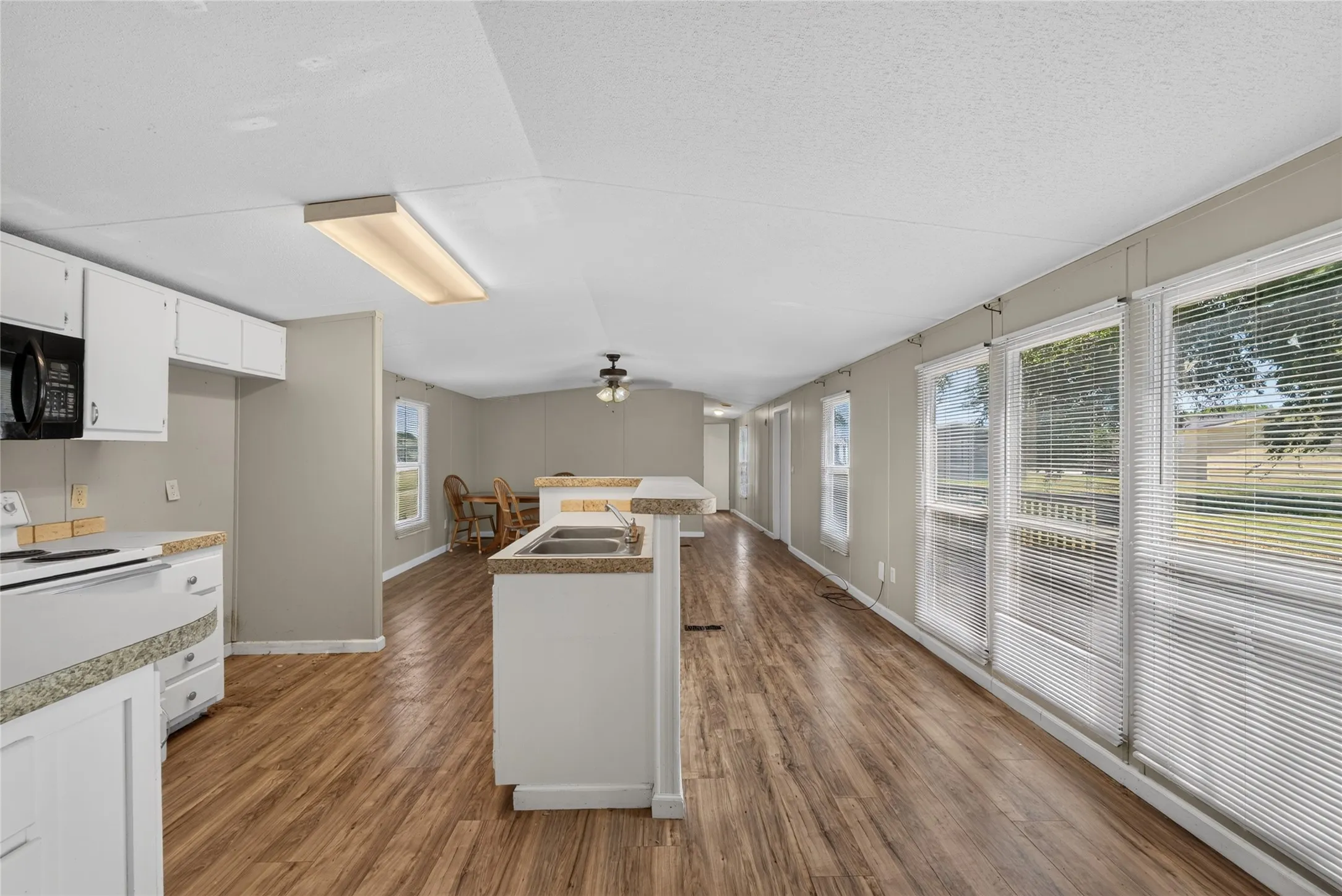 Mobile Home For Rent in Johnson County , 1341 Flying L Lane 10, Mansfield, Texas 76063, 3 Bedroom, 2 Bathroom, Garage spaces, 1,216 Sqft, built in 2002, mls#21374109, Real Estate Agent in Mansfield, Homes For Rent in Johnson county, Homes For Rent in Mansfield, Realtor in Mansfield Texas, Real Estate Brokerage Independent Realty Texas, Luminita Cordes Realtor