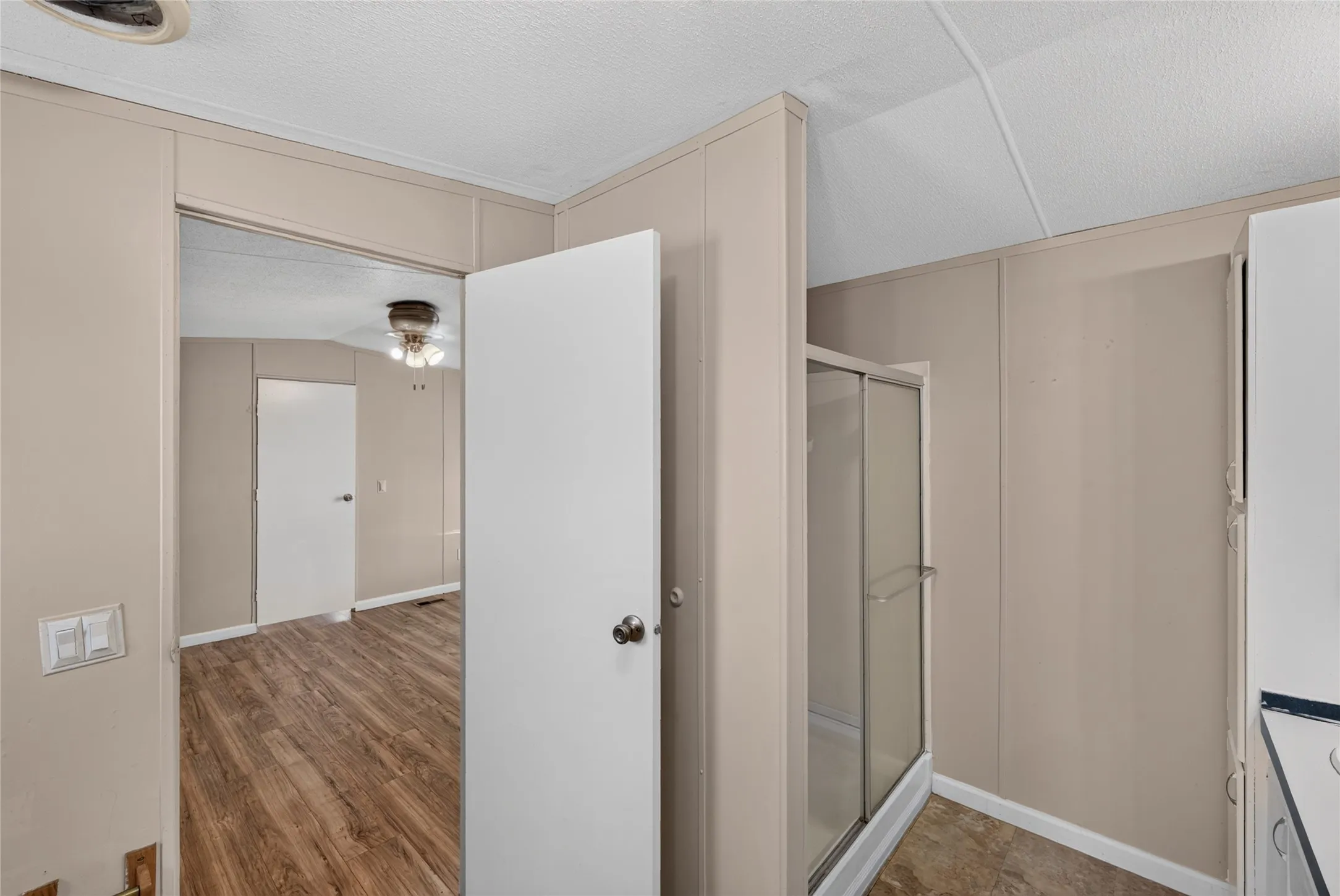 Mobile Home For Rent in Johnson County , 1341 Flying L Lane 10, Mansfield, Texas 76063, 3 Bedroom, 2 Bathroom, Garage spaces, 1,216 Sqft, built in 2002, mls#21374109, Real Estate Agent in Mansfield, Homes For Rent in Johnson county, Homes For Rent in Mansfield, Realtor in Mansfield Texas, Real Estate Brokerage Independent Realty Texas, Luminita Cordes Realtor