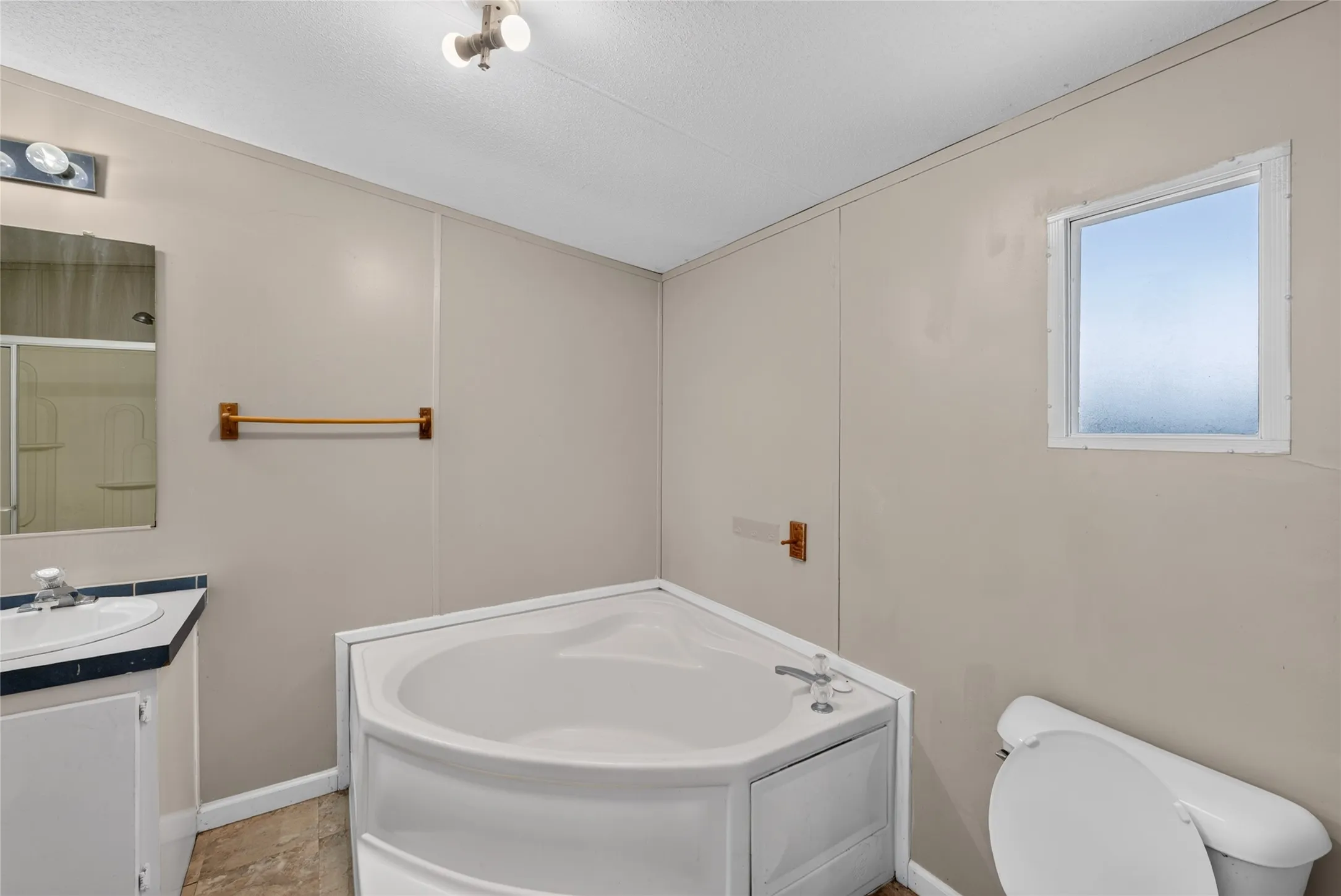 Mobile Home For Rent in Johnson County , 1341 Flying L Lane 10, Mansfield, Texas 76063, 3 Bedroom, 2 Bathroom, Garage spaces, 1,216 Sqft, built in 2002, mls#21374109, Real Estate Agent in Mansfield, Homes For Rent in Johnson county, Homes For Rent in Mansfield, Realtor in Mansfield Texas, Real Estate Brokerage Independent Realty Texas, Luminita Cordes Realtor