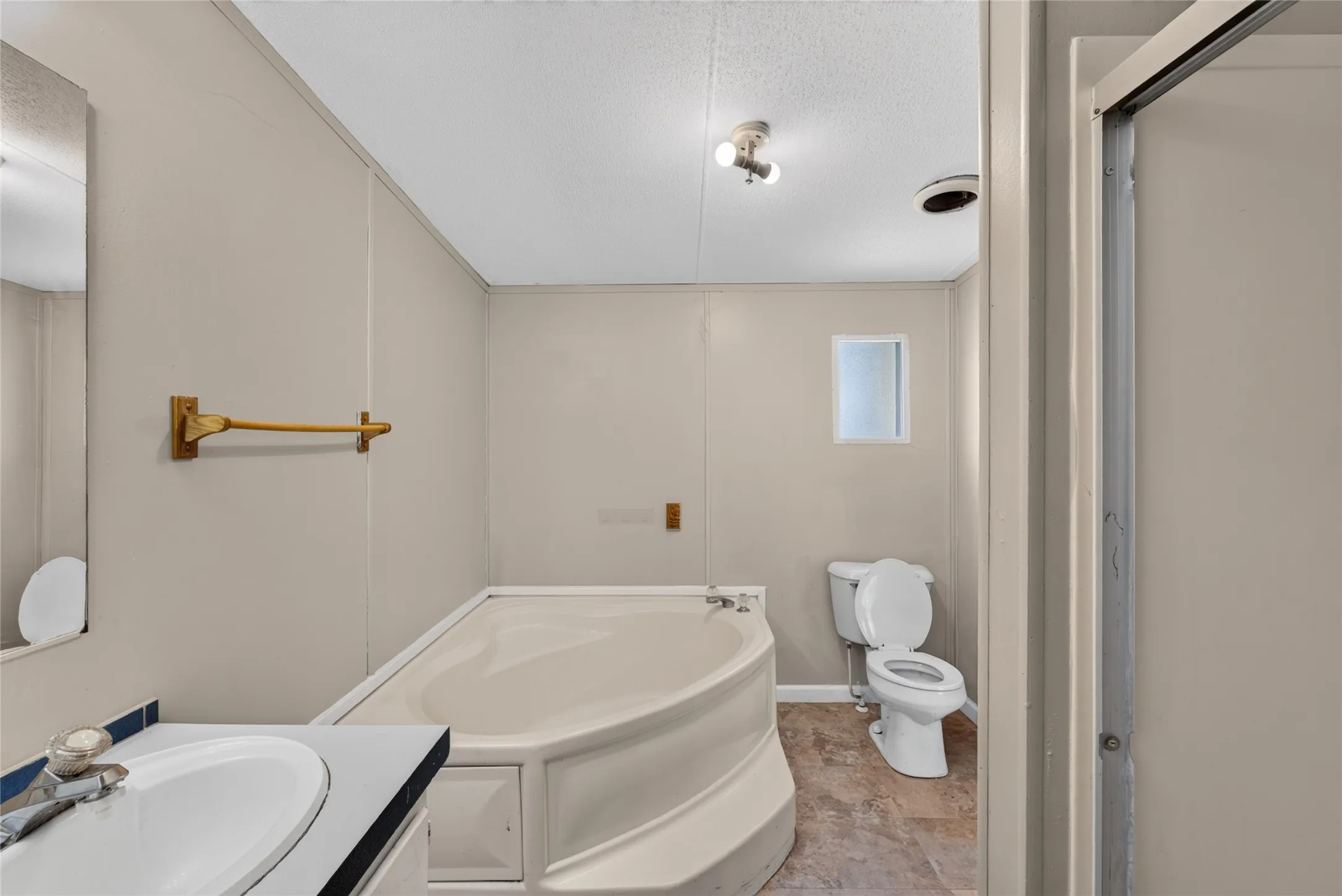 Mobile Home For Rent in Johnson County , 1341 Flying L Lane 10, Mansfield, Texas 76063, 3 Bedroom, 2 Bathroom, Garage spaces, 1,216 Sqft, built in 2002, mls#21374109, Real Estate Agent in Mansfield, Homes For Rent in Johnson county, Homes For Rent in Mansfield, Realtor in Mansfield Texas, Real Estate Brokerage Independent Realty Texas, Luminita Cordes Realtor