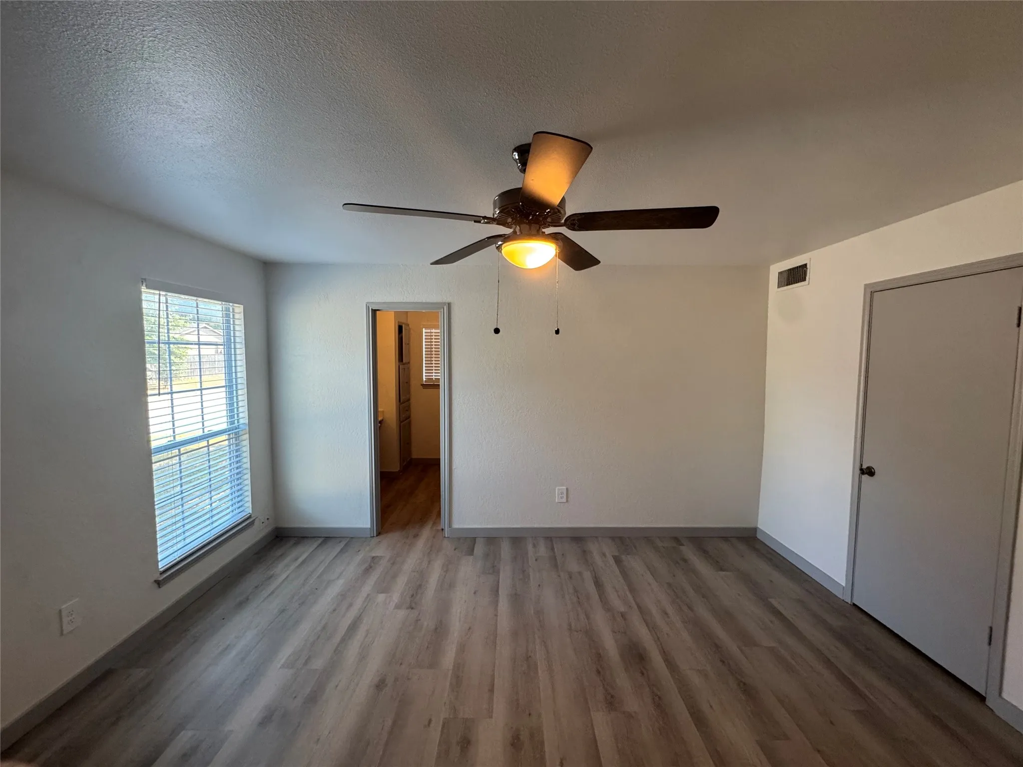 Single Family Residence For Rent in Tarrant County , 4900 French Wood Drive, Arlington, Texas 76016, 3 Bedroom, 2 Bathroom, 2 Garage spaces, 1,641 Sqft, built in 1977, mls#21374132, Real Estate Agent in Arlington, Homes For Rent in Tarrant county, Homes For Rent in Arlington, Realtor in Arlington Texas, Real Estate Brokerage Independent Realty Texas, Luminita Cordes Realtor
