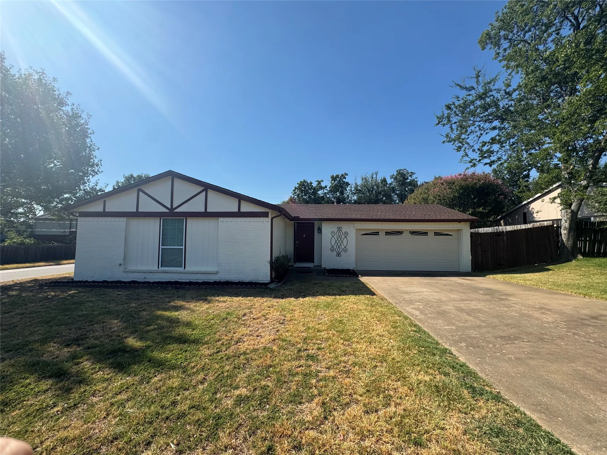 Single Family Residence For Rent in Tarrant County , 4900 French Wood Drive, Arlington, Texas 76016, 3 Bedroom, 2 Bathroom, 2 Garage spaces, 1,641 Sqft, built in 1977, mls#21374132, Real Estate Agent in Arlington, Homes For Rent in Tarrant county, Homes For Rent in Arlington, Realtor in Arlington Texas, Real Estate Brokerage Independent Realty Texas, Luminita Cordes Realtor