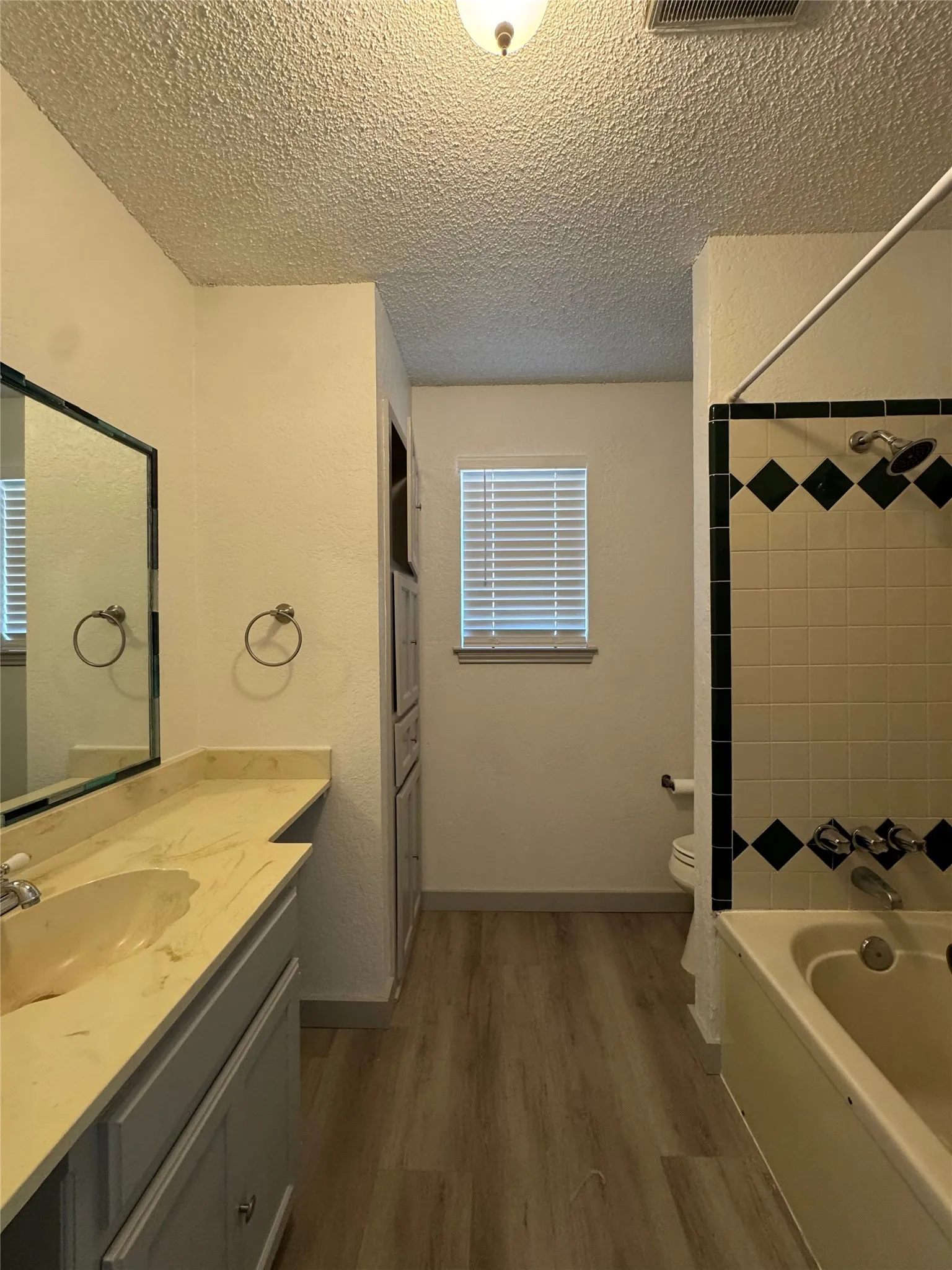 Single Family Residence For Rent in Tarrant County , 4900 French Wood Drive, Arlington, Texas 76016, 3 Bedroom, 2 Bathroom, 2 Garage spaces, 1,641 Sqft, built in 1977, mls#21374132, Real Estate Agent in Arlington, Homes For Rent in Tarrant county, Homes For Rent in Arlington, Realtor in Arlington Texas, Real Estate Brokerage Independent Realty Texas, Luminita Cordes Realtor
