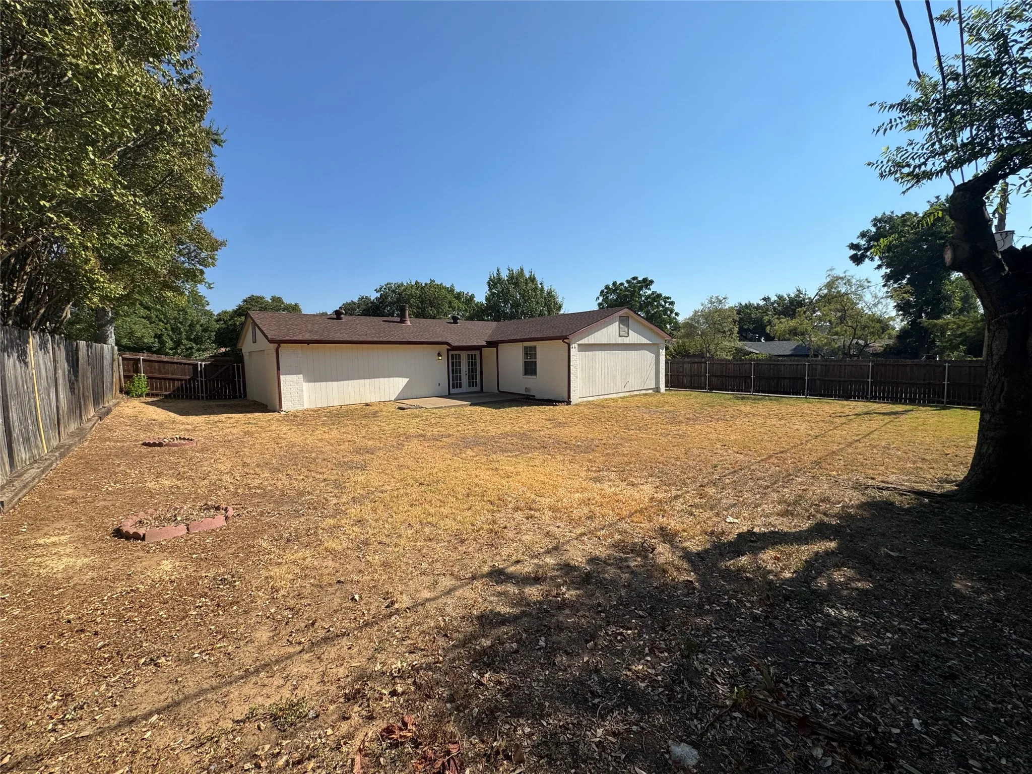 Single Family Residence For Rent in Tarrant County , 4900 French Wood Drive, Arlington, Texas 76016, 3 Bedroom, 2 Bathroom, 2 Garage spaces, 1,641 Sqft, built in 1977, mls#21374132, Real Estate Agent in Arlington, Homes For Rent in Tarrant county, Homes For Rent in Arlington, Realtor in Arlington Texas, Real Estate Brokerage Independent Realty Texas, Luminita Cordes Realtor